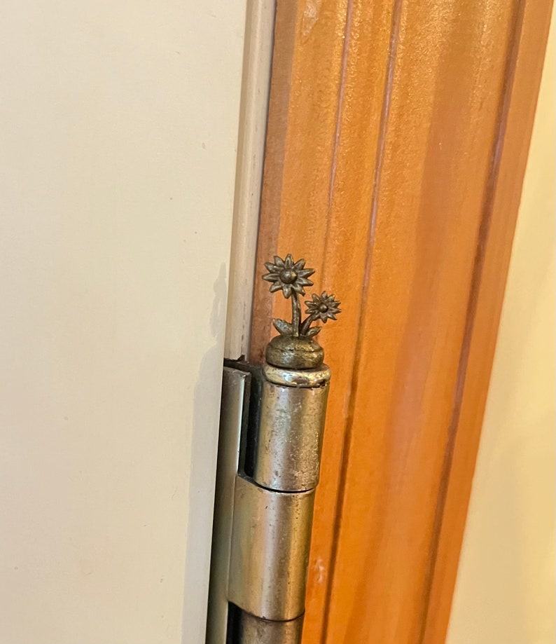 Hinge Head Flower Trio Vibrant Blooms for Your Home Decor