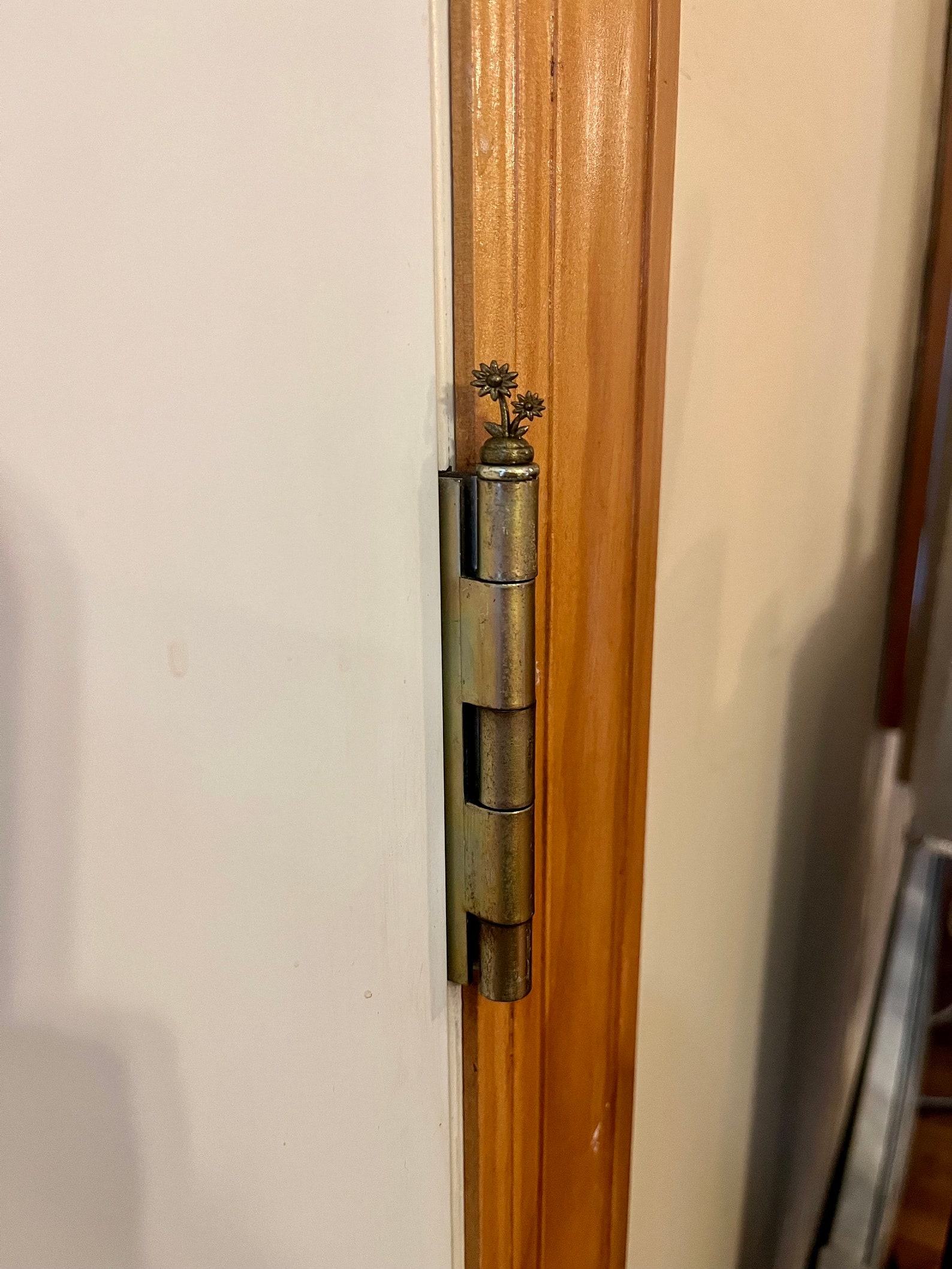 Hinge Head Flower Trio Vibrant Blooms for Your Home Decor - Image 2