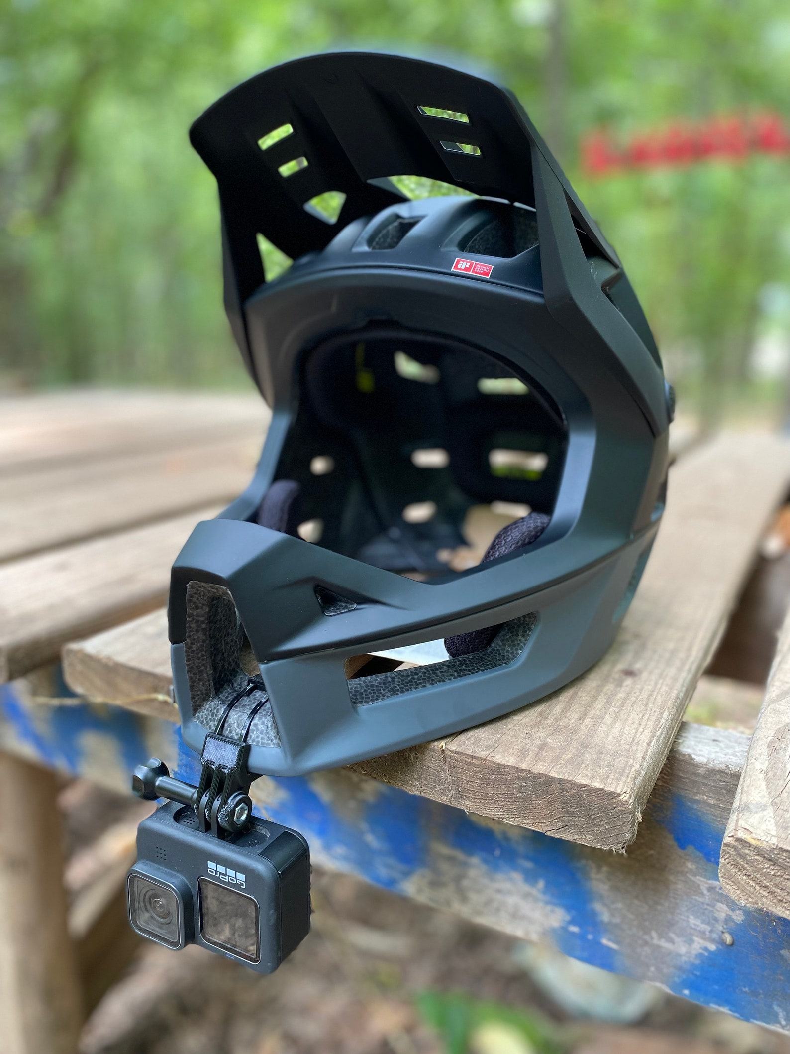 iXS Trigger FF Elevate Your MTB Experience with a GoPro Chin Mount for Full-Face Helmets - Image 2