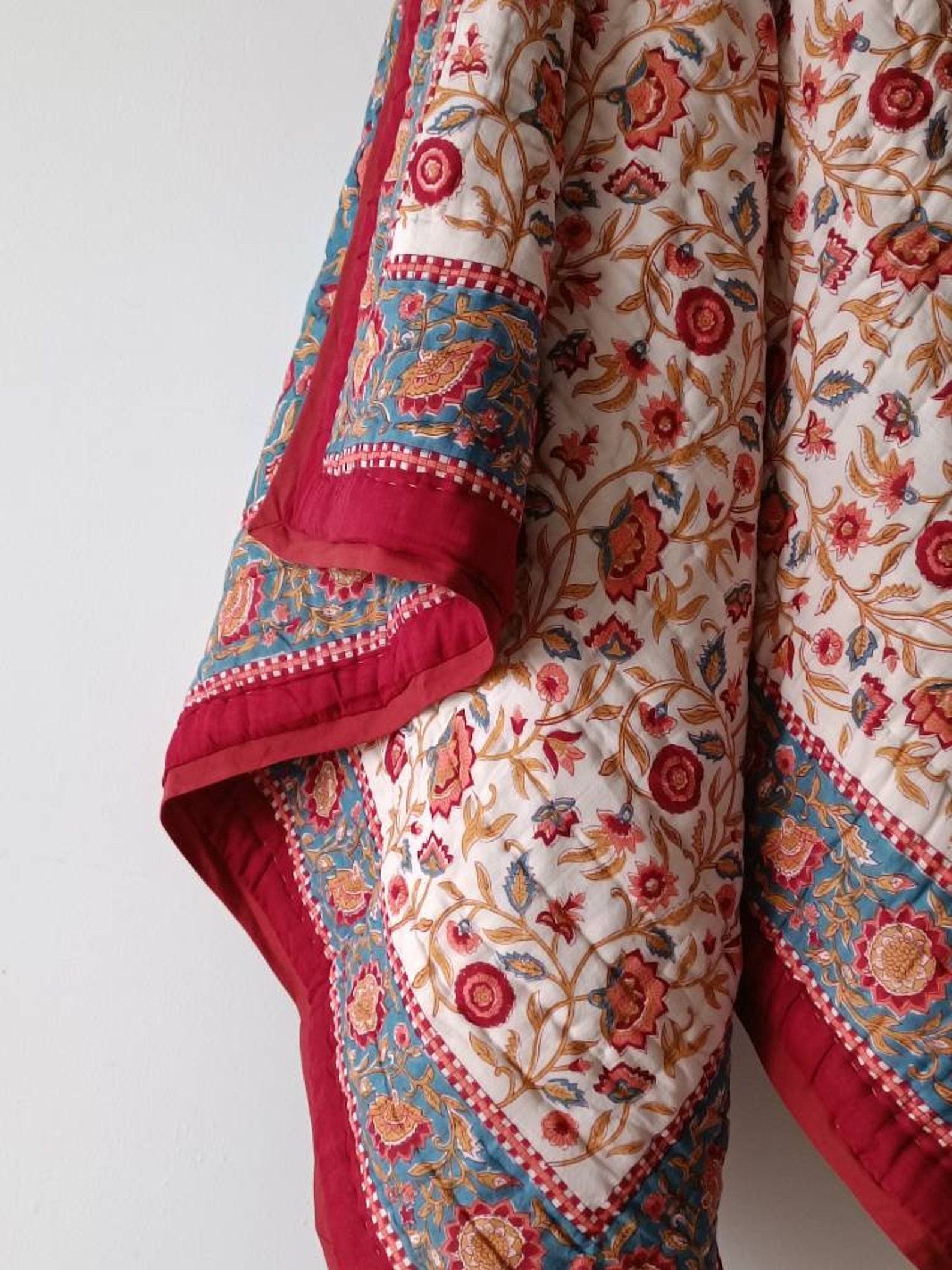 Jaipuri Block Print Quilt Handcrafted Floral Razai for a Vibrant Bedroom - Image 4