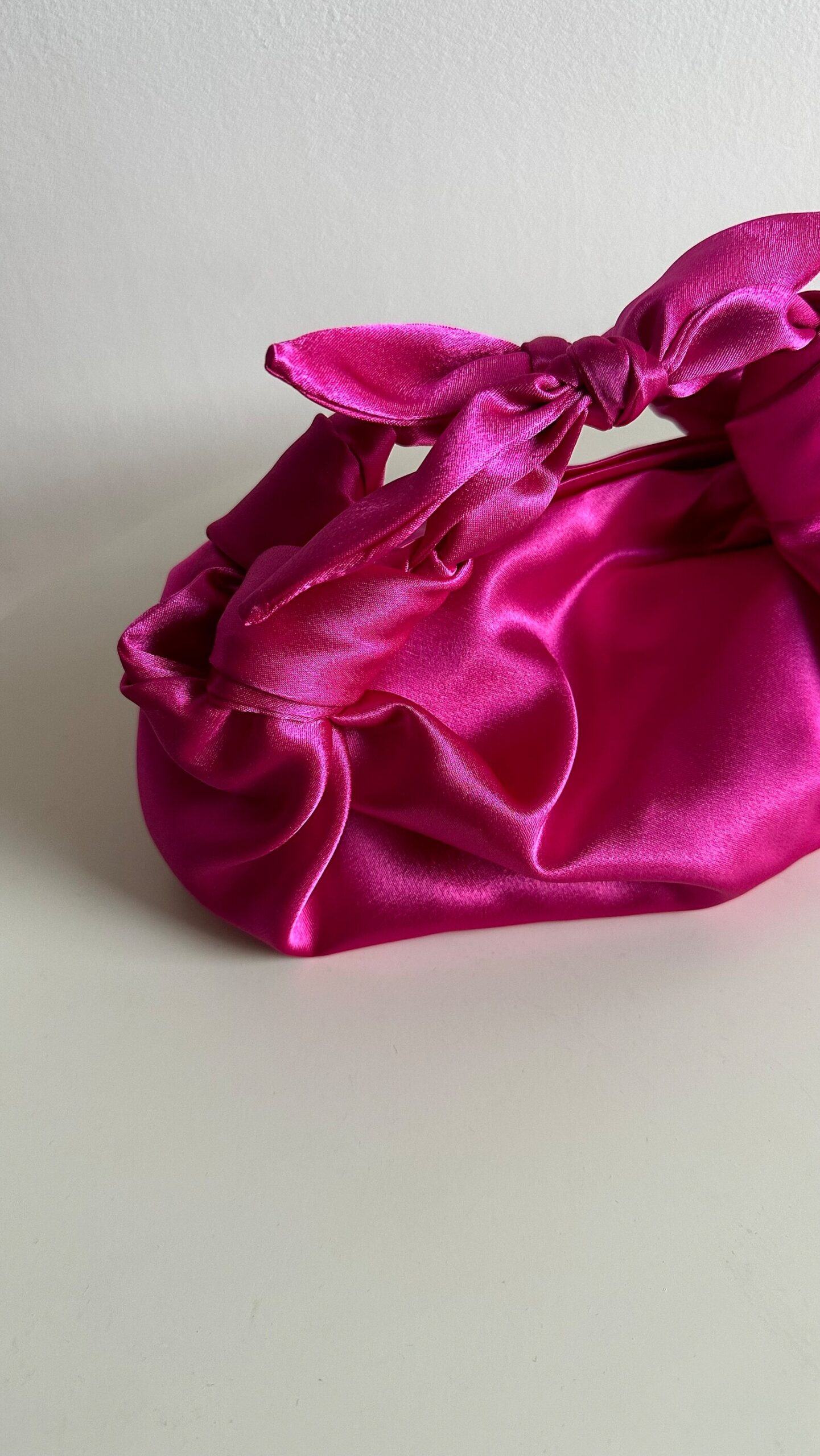 Knotted Satin Evening Bag A Symphony of Colors for Every Occasion - Image 4
