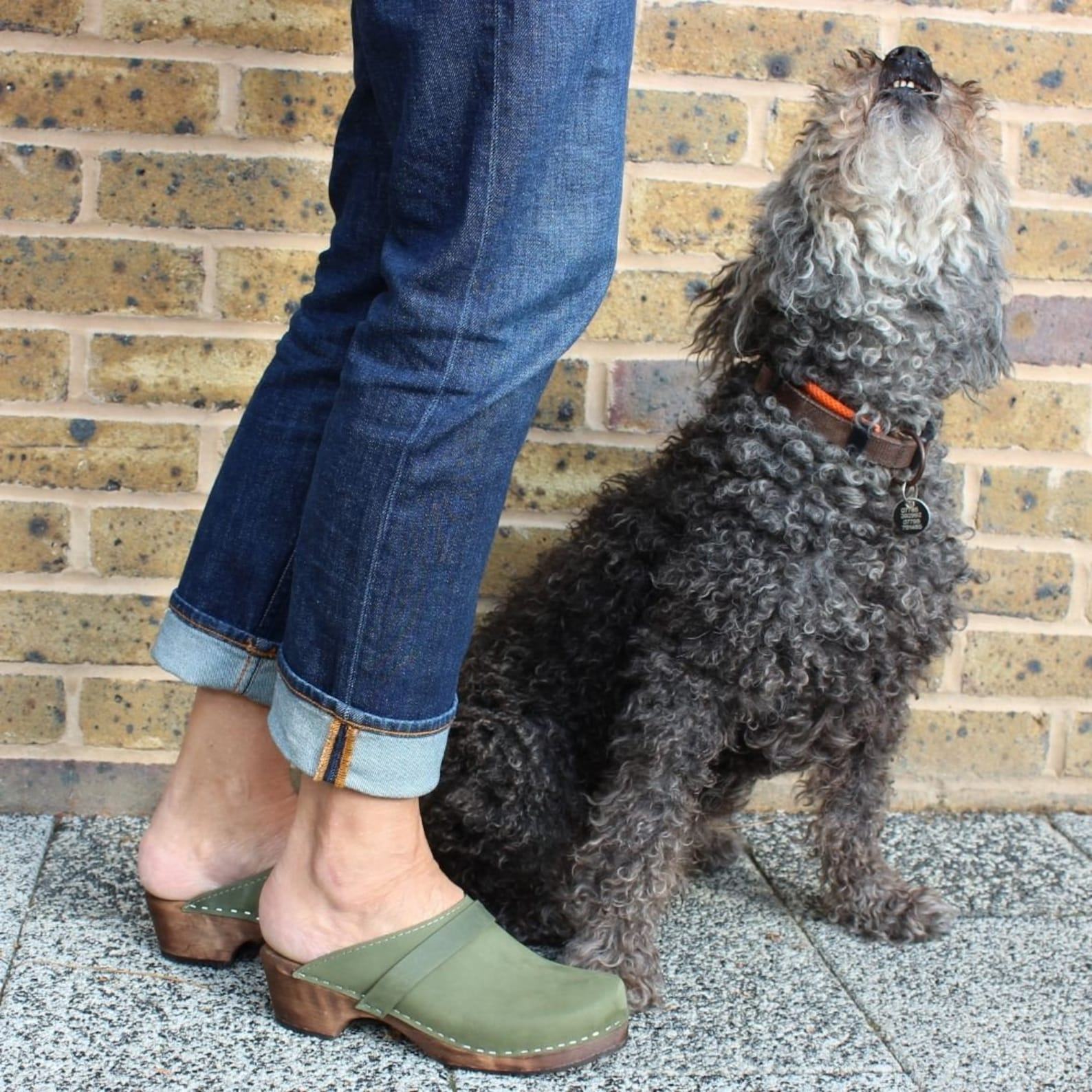 Lotta from Stockholm Classic Green Oiled Nubuck Leather Clogs – Handmade Swedish Comfort