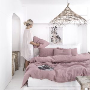 Luxurious Linen Pillowcase in Dusty Pink Indulge in Comfort and Style