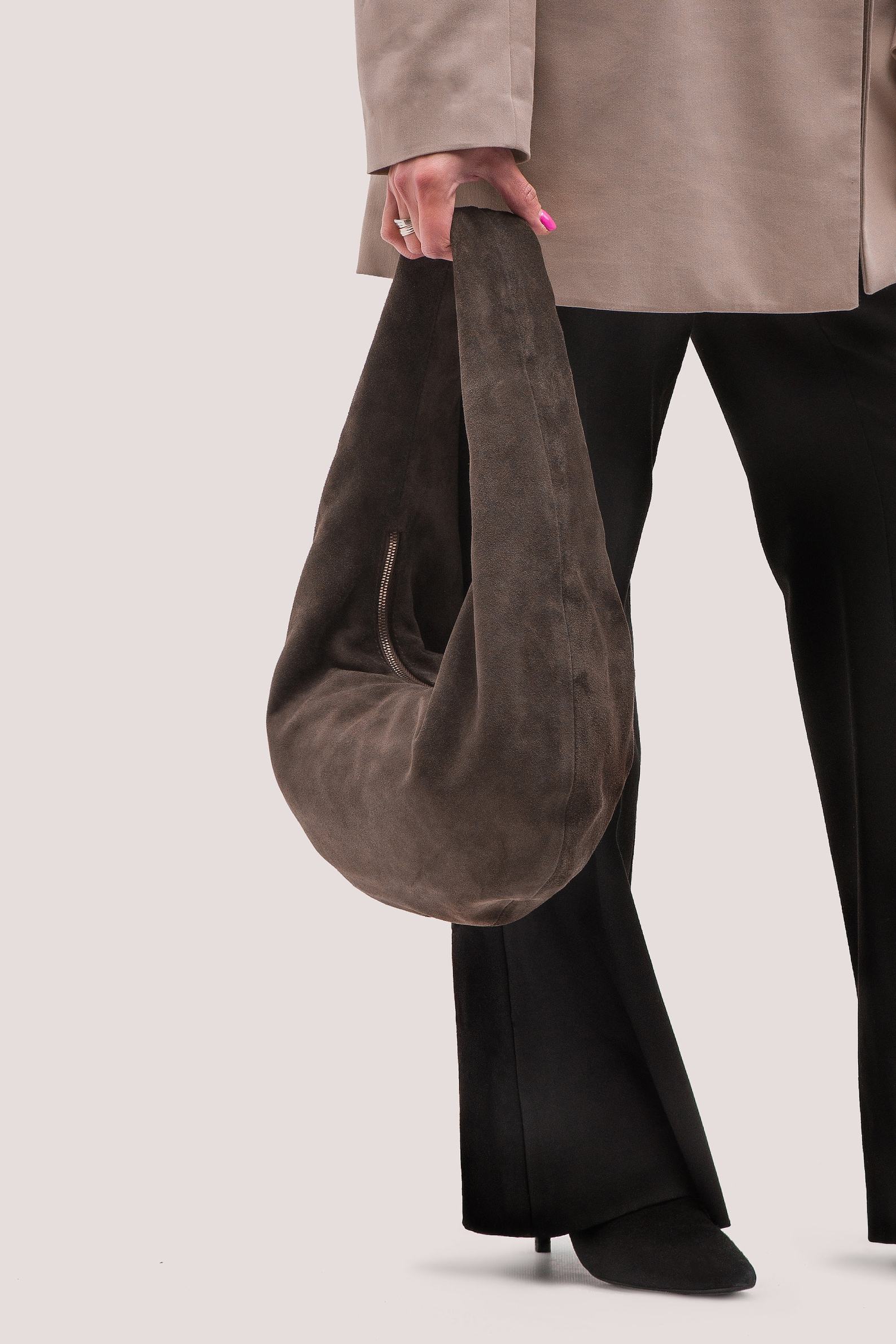 Luxurious Suede Hobo Bag The Epitome of Style and Functionality - Image 2