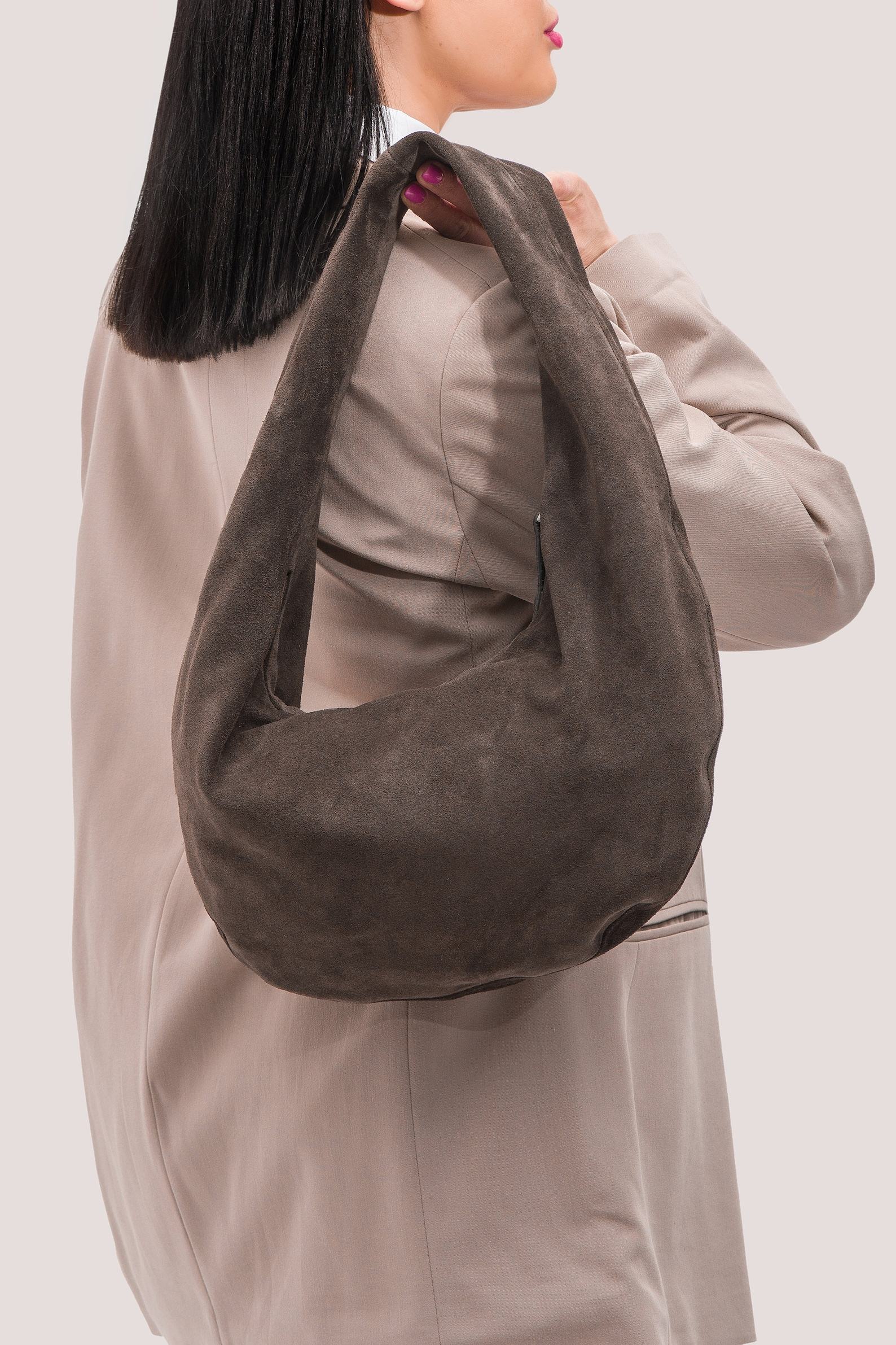 Luxurious Suede Hobo Bag The Epitome of Style and Functionality - Image 4