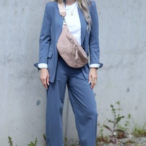 Maxi Leather Crossbody Bag Elevate Your Style with Versatility and Comfort