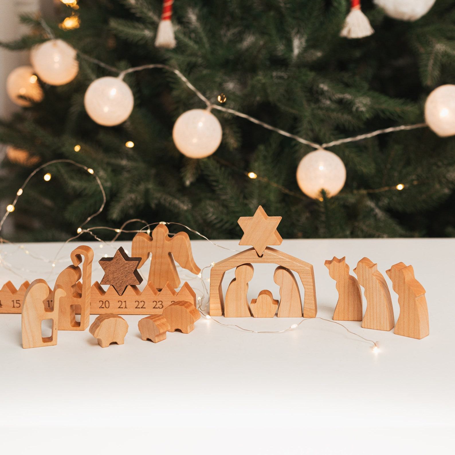 Nativity Scene Advent Calendar  Wooden Christmas Countdown for Kids (Optional Figures)