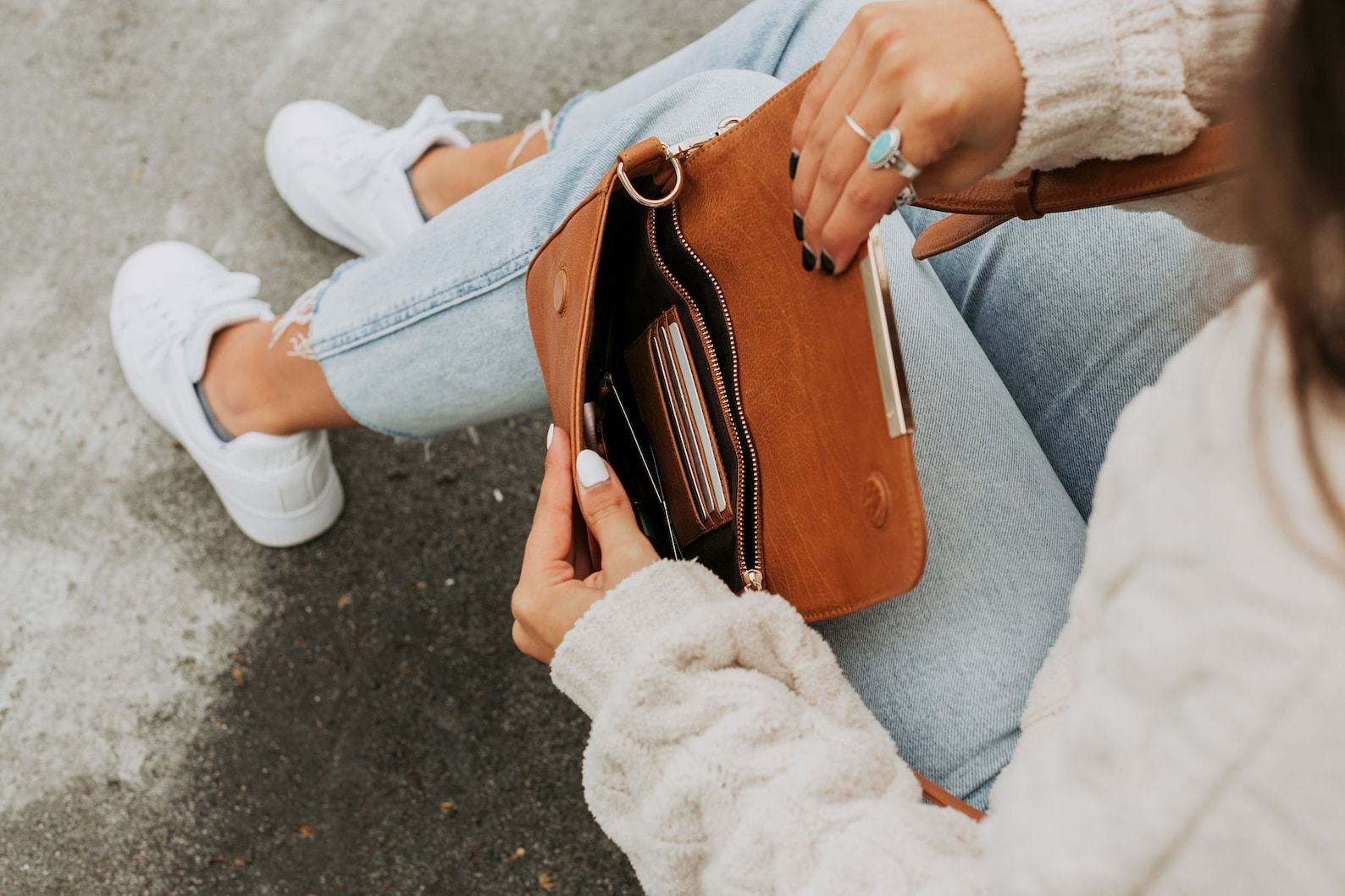 OOPSIE The Imperfectly Perfect Crossbody Bag with a Touch of Charm - Image 4