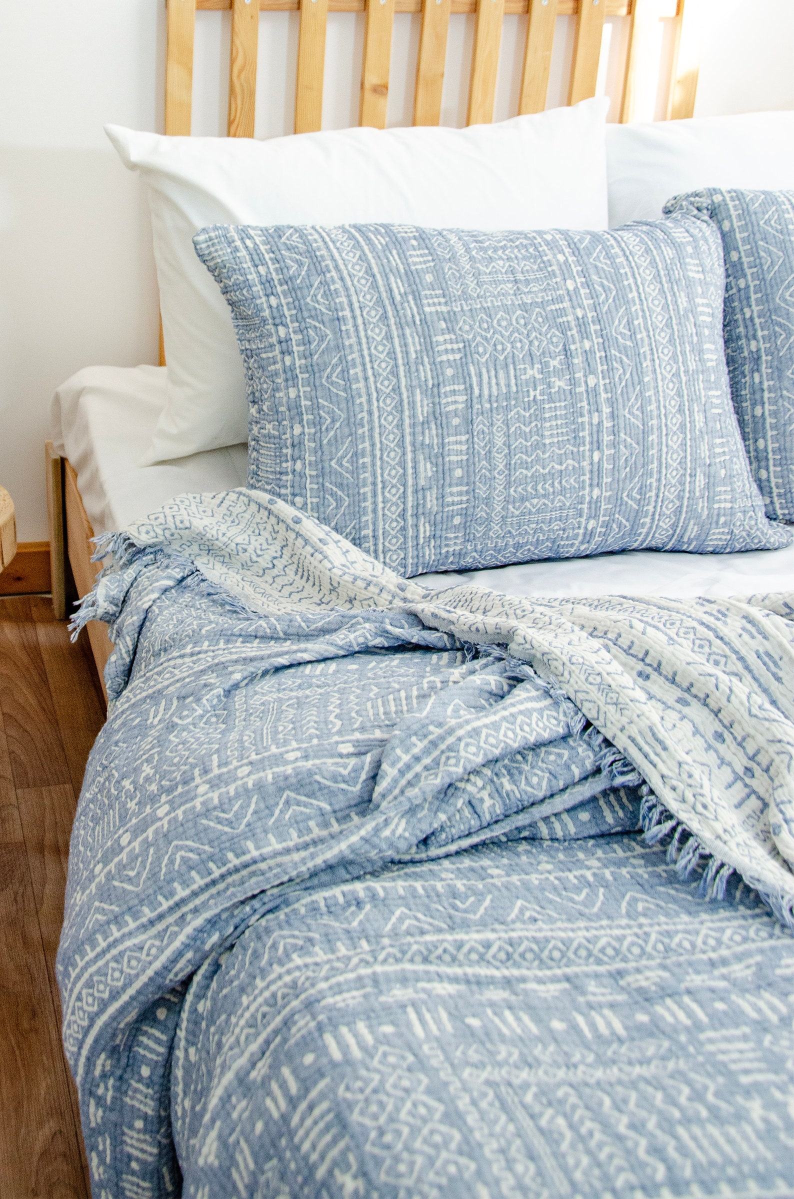 Organic Cotton Aztec Patterned Throw Blanket Cozy Comfort for Every Home - Image 3