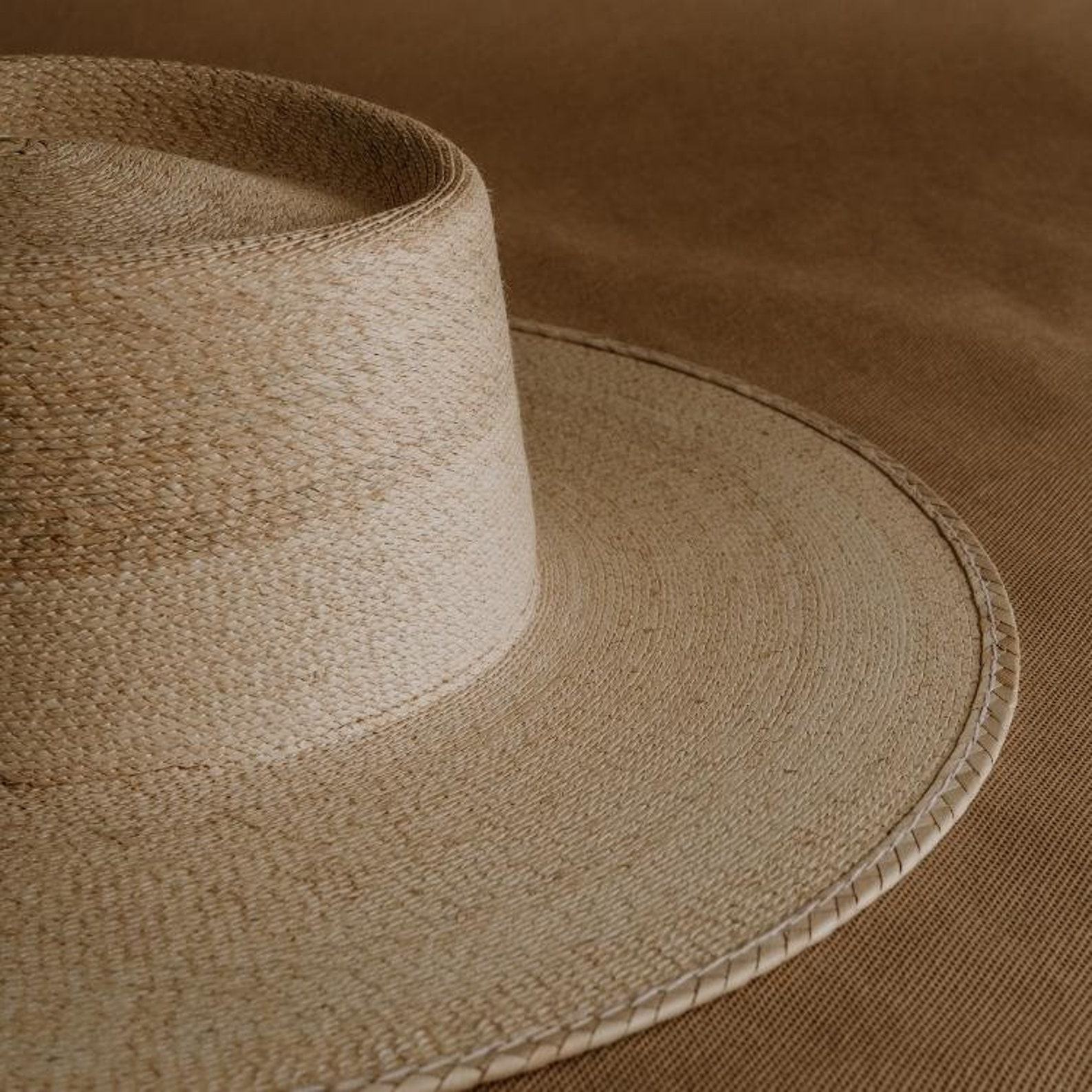 Palm Straw Boater Hat Wide-Brimmed Elegance for Weddings and Special Occasions