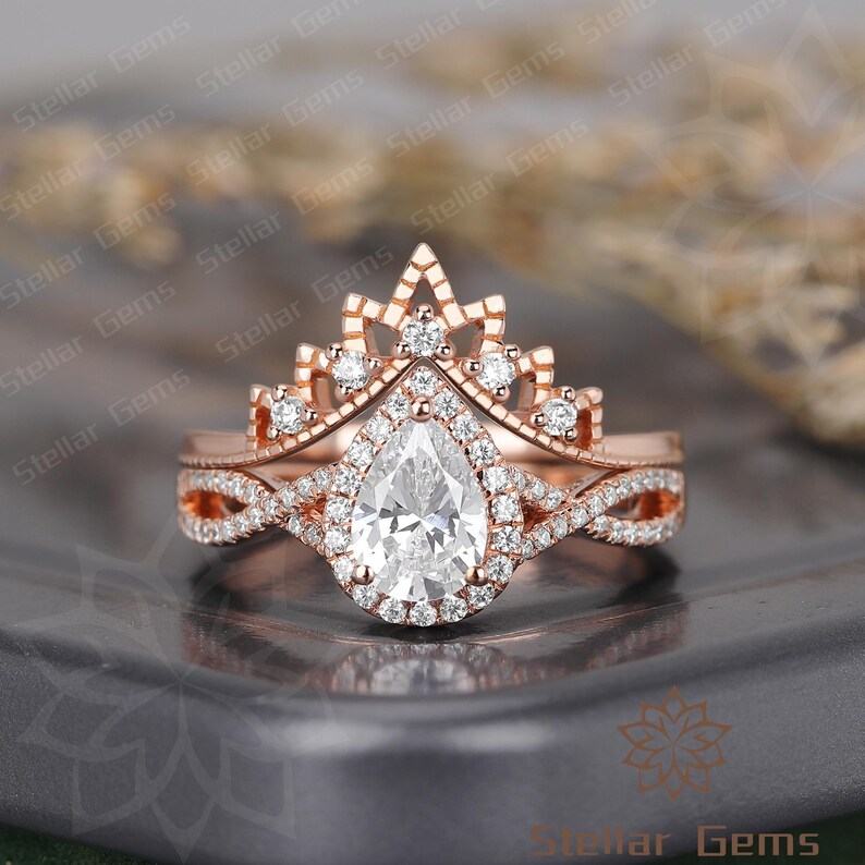 Pear Moissanite Bridal Ring Crown-Shaped Cluster of 14K Solid Gold, Promise or Wedding Band, Art Deco Stacking Ring, Item for Girlfriend