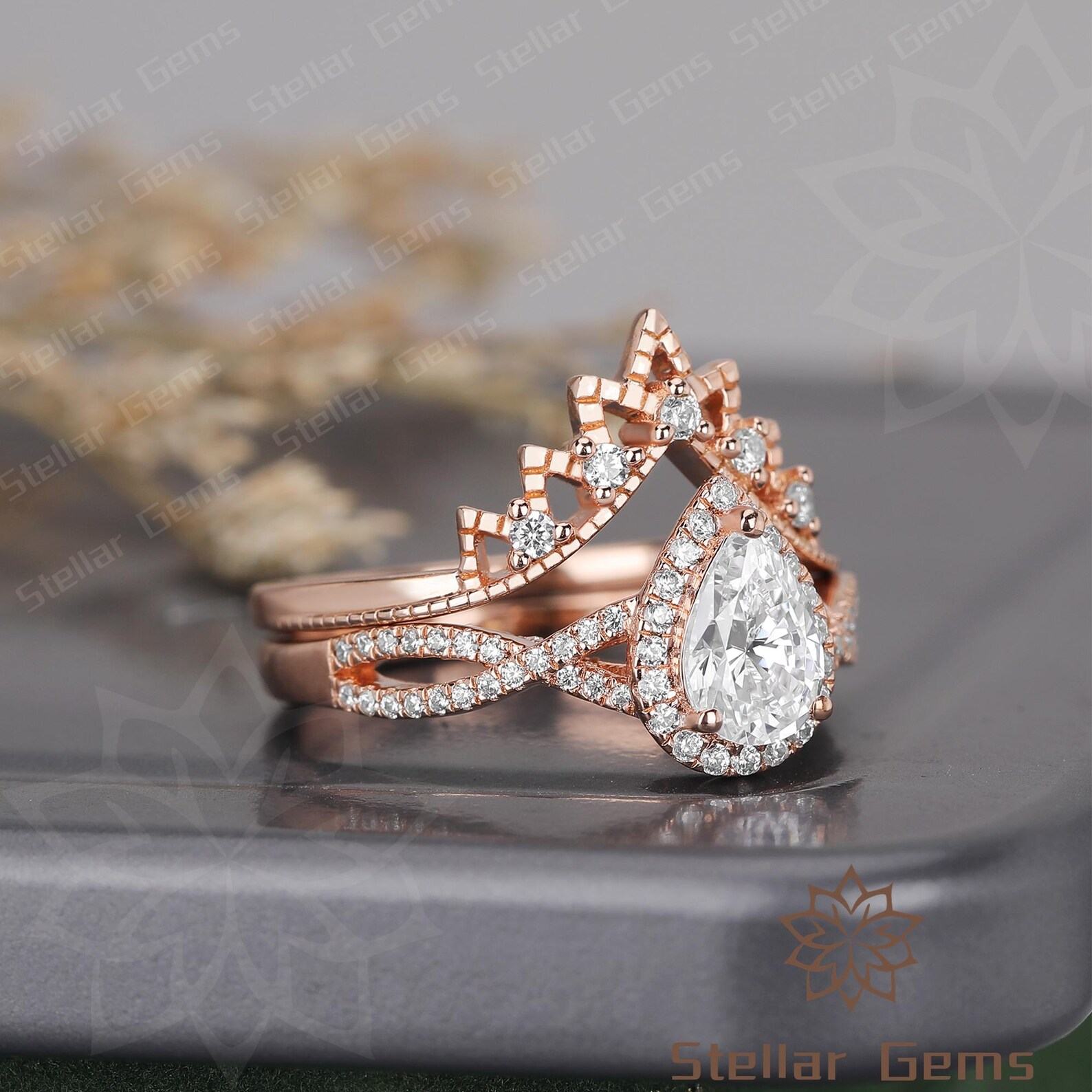 Pear Moissanite Bridal Ring Crown-Shaped Cluster of 14K Solid Gold, Promise or Wedding Band, Art Deco Stacking Ring, Item for Girlfriend