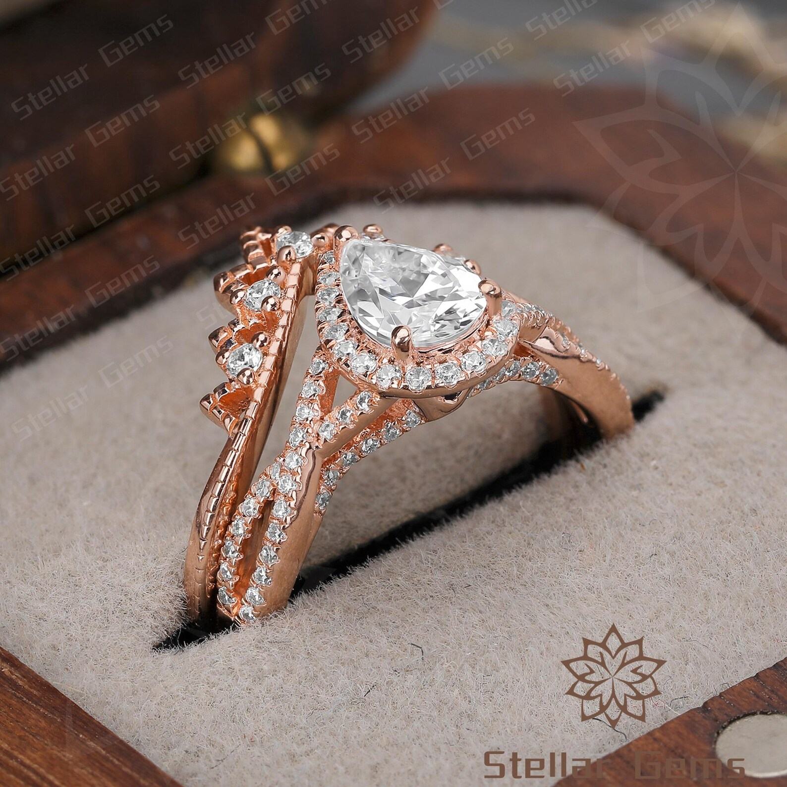 Pear Moissanite Bridal Ring Crown-Shaped Cluster of 14K Solid Gold, Promise or Wedding Band, Art Deco Stacking Ring, Item for Girlfriend