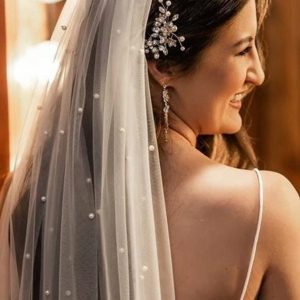 Pearlescent Elegance Bridal Veils Adorned with Shimmering Pearls