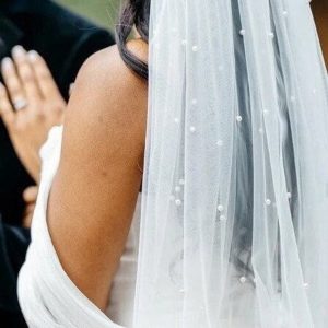 Pearlescent Elegance Bridal Veils Adorned with Shimmering Pearls