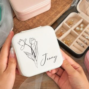 Personalized Birth Flower Jewelry Travel Box A Cherished Keepsake for Bridesmaids and Loved Ones