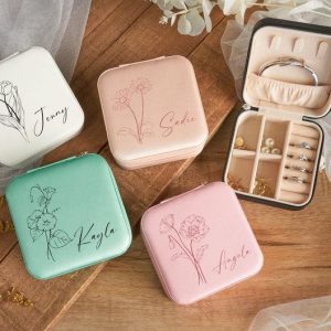 Personalized Birth Flower Jewelry Travel Box A Cherished Keepsake for Bridesmaids and Loved Ones