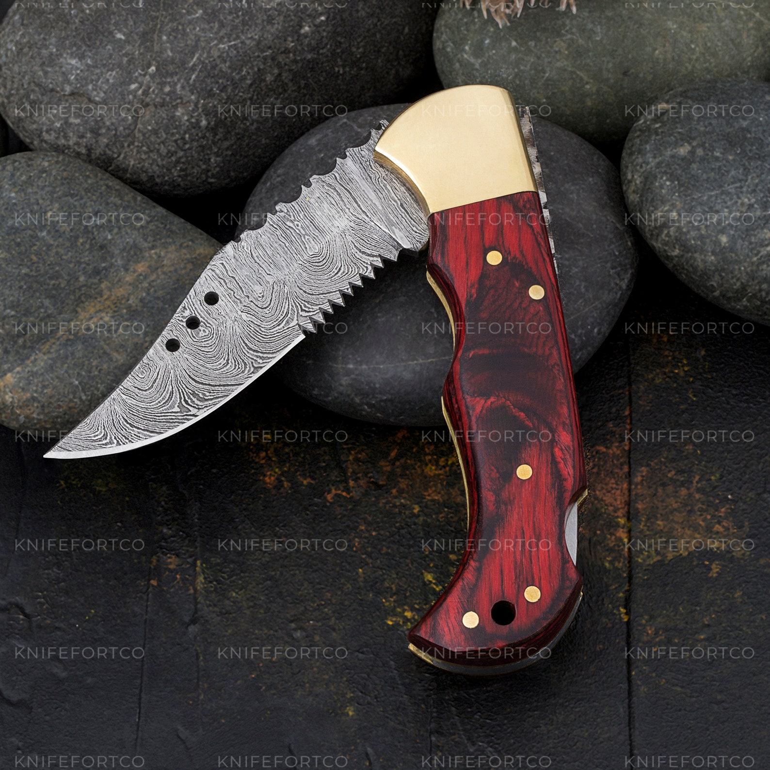 Personalized Damascus Steel Pocket Knife A Timeless Item for Special Occasions
