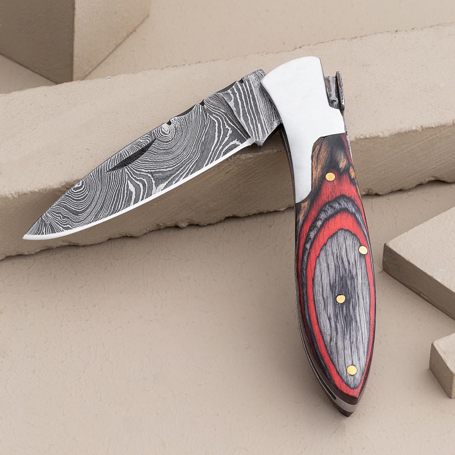 Personalized Damascus Steel Pocket Knife A Timeless Item for Special Occasions