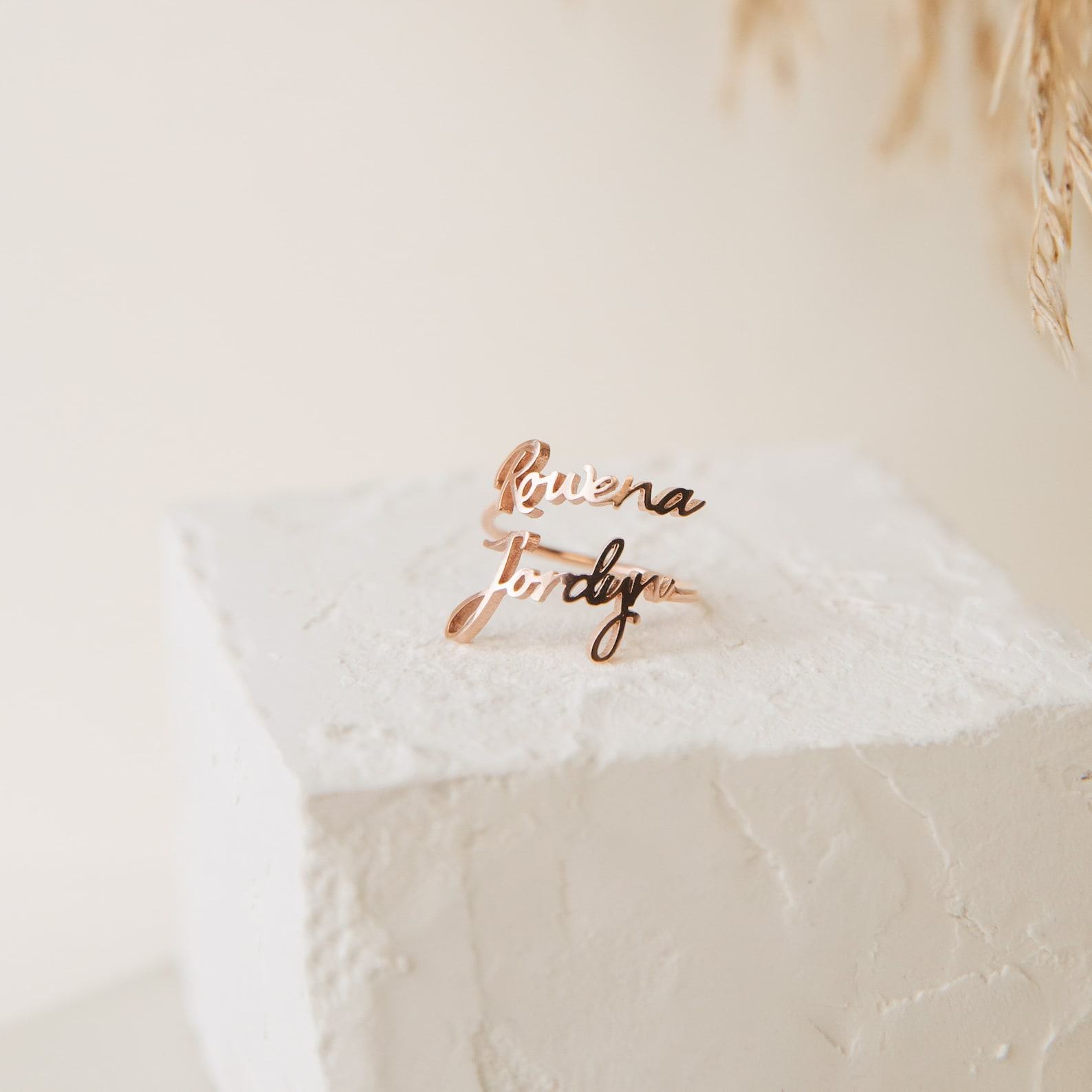 Personalized Double Name Ring A Cherished Keepsake for Loved Ones