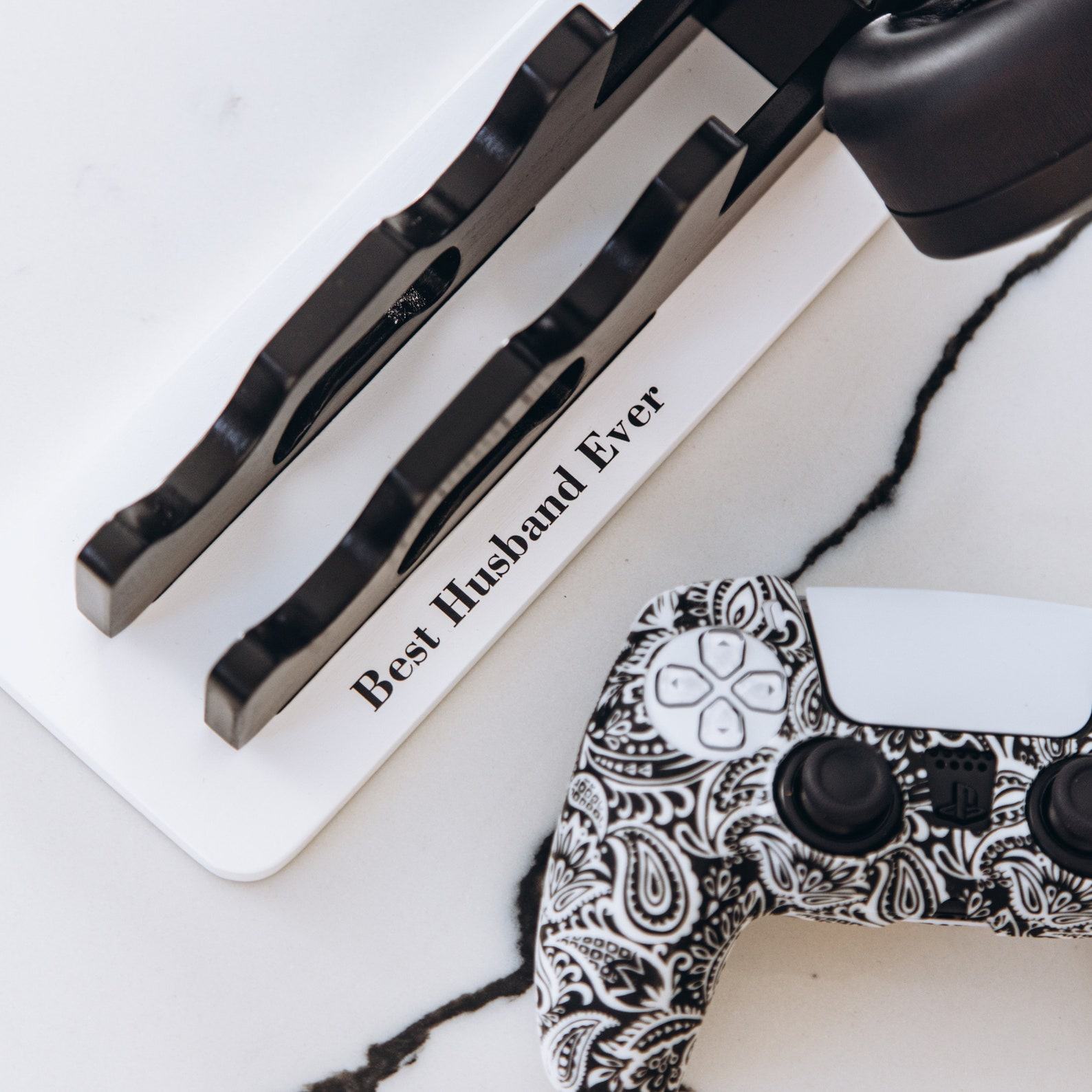 Personalized Gamer Headphone & Controller Stand – Valentine’s Present for Him – Gaming Room Decor