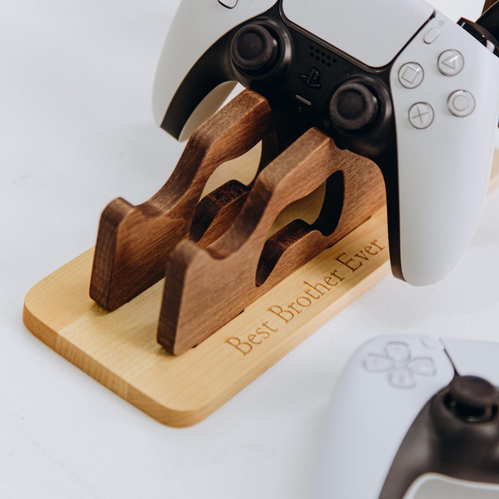 Personalized Gamer Present  Custom Controller & Headphone Stand – Anniversary, Birthday, Valentine’s Day
