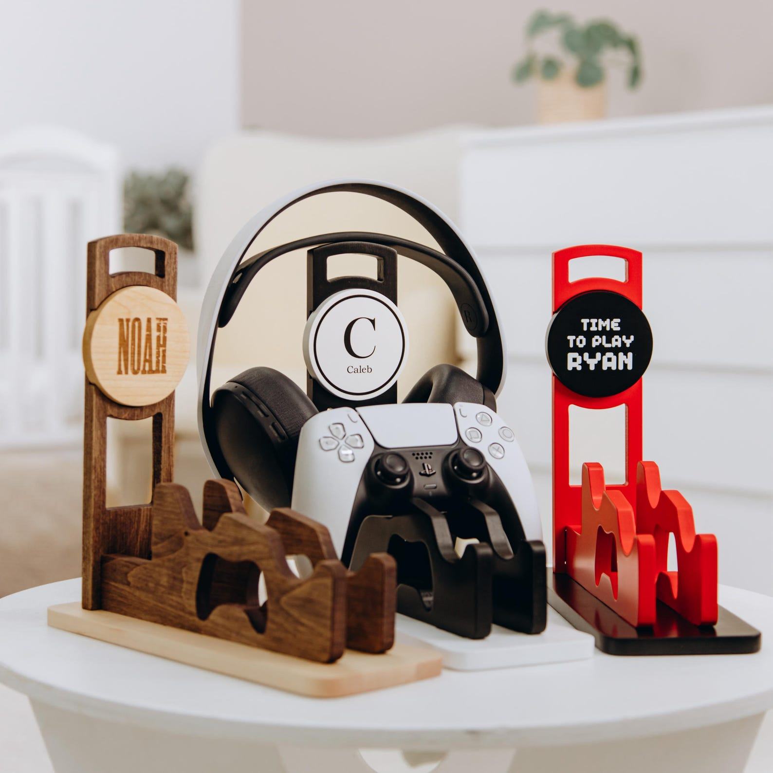 Personalized Gamer Present Set  Controller Stand & Headphone Hanger – Custom Valentine’s Day Present for Him