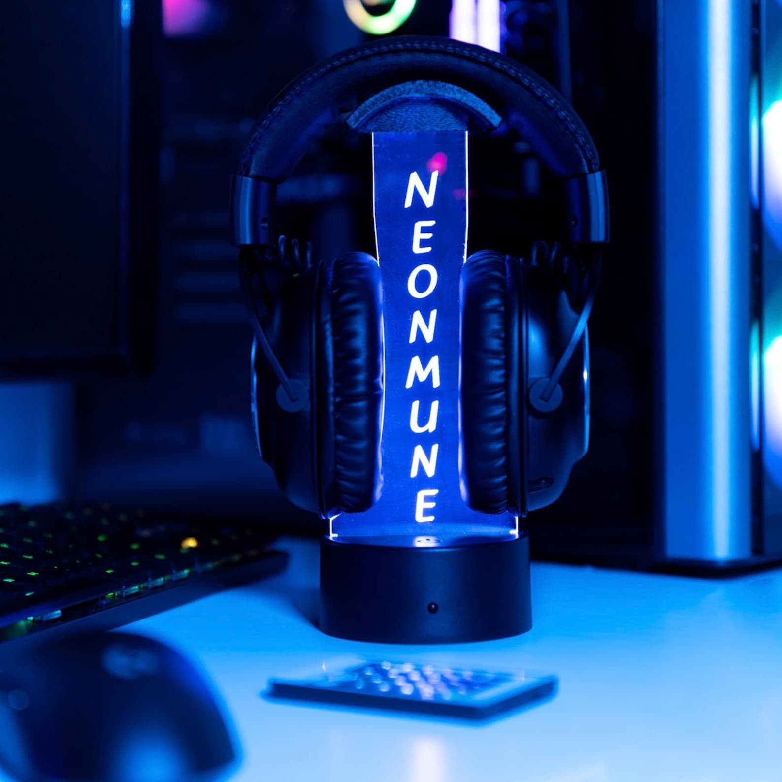 Personalized Gamer’s Haven Illuminate Your Gaming Zone with a Custom Headphone Stand and 3D Night Light