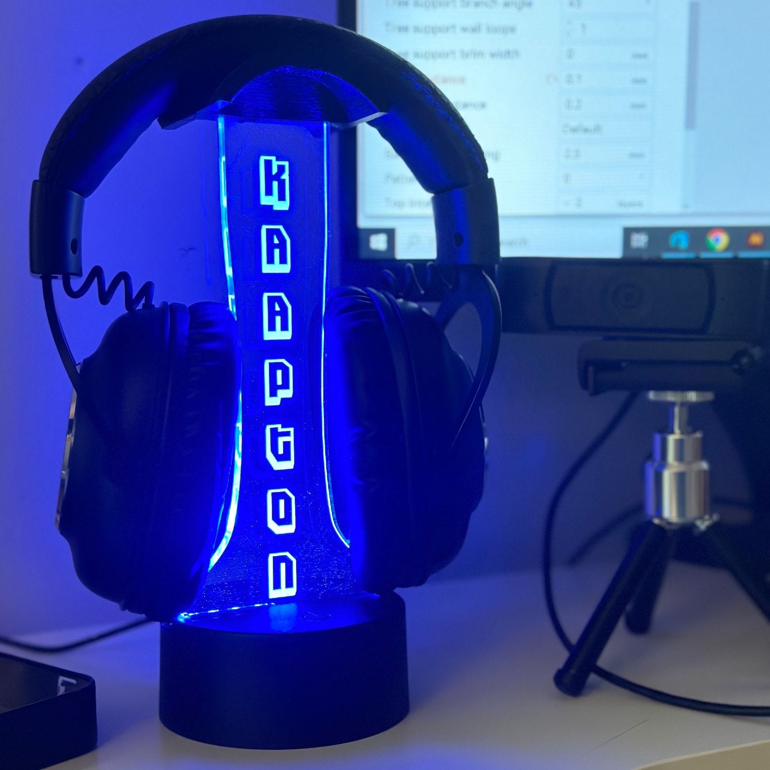 Personalized Gamer’s Haven Illuminate Your Gaming Zone with a Custom Headphone Stand and 3D Night Light