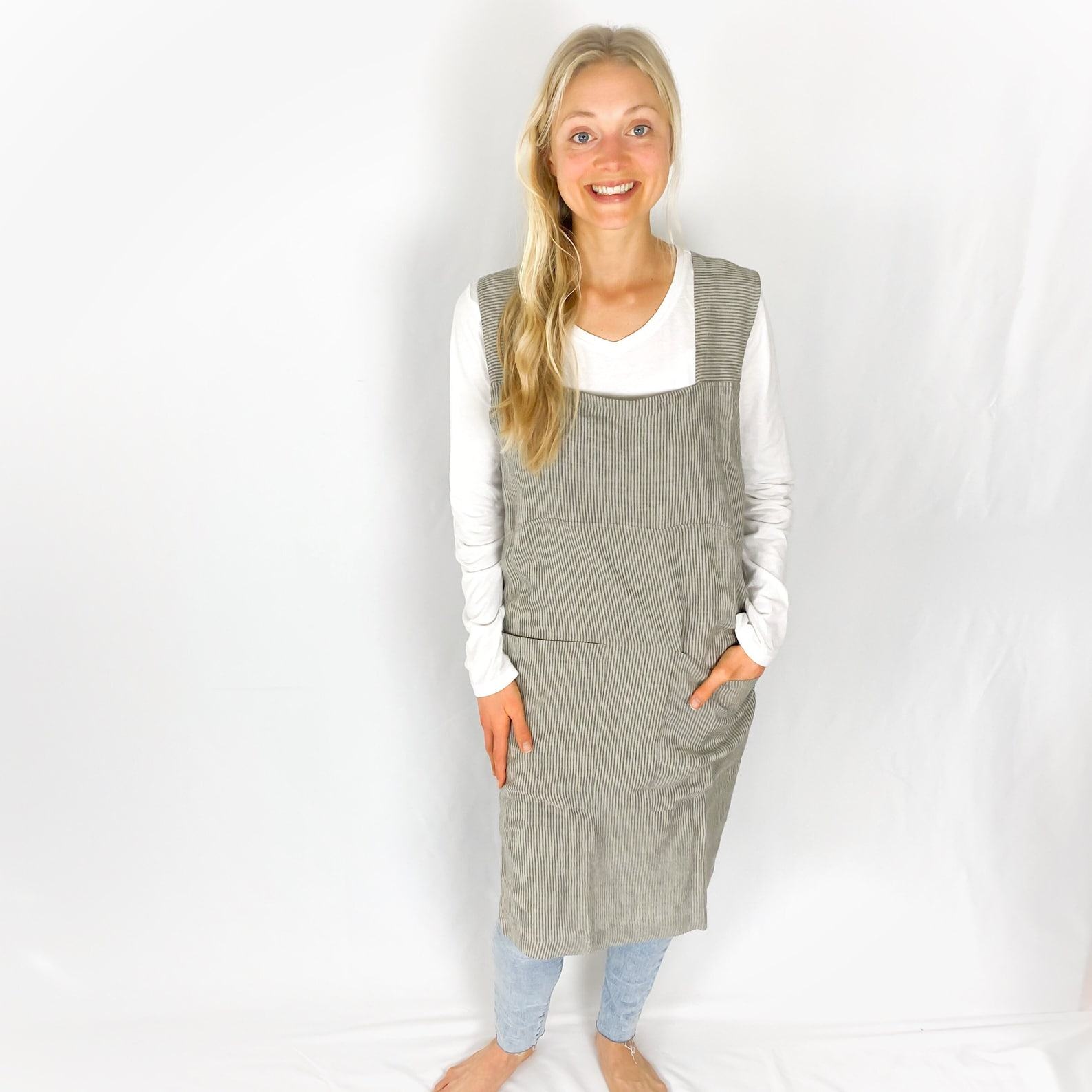 Personalized Japanese Linen Cross-Back Apron with Pockets A Stylish and Practical Item for Home Chefs