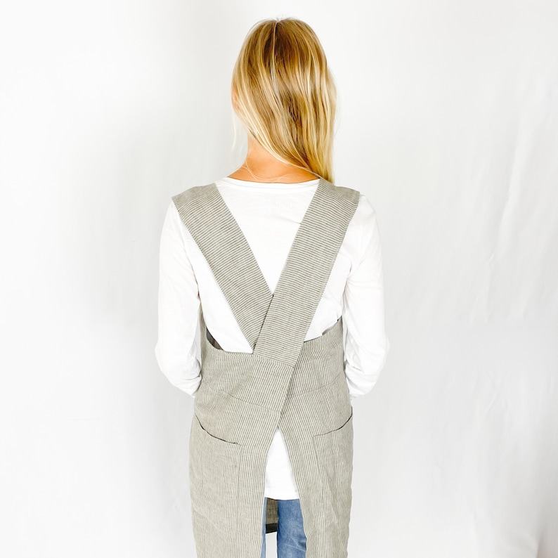 Personalized Japanese Linen Cross-Back Apron with Pockets A Stylish and Practical Item for Home Chefs