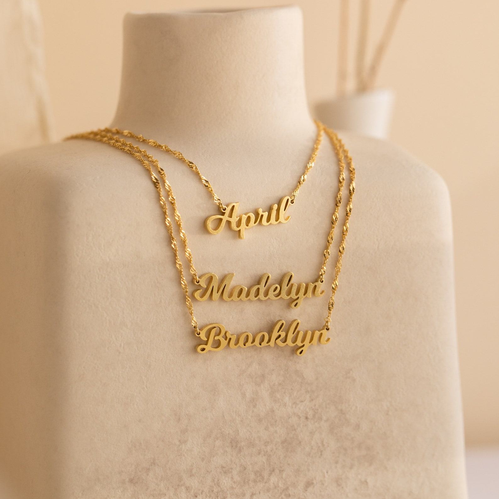 Personalized Twist Chain Name Necklace A Timeless Treasure for Your Loved Ones