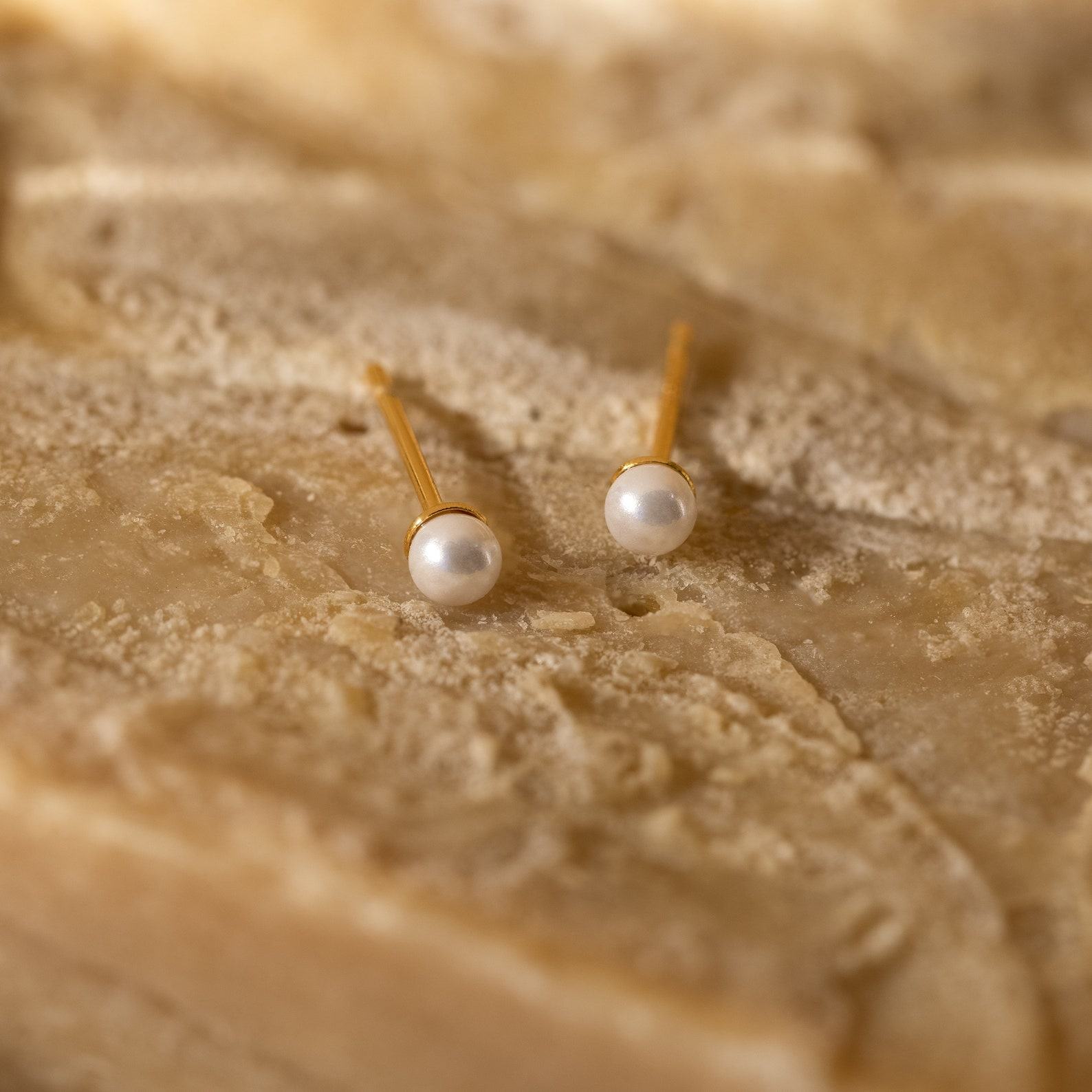 Petite Pearl Studs Timeless Elegance for Everyday Glamour