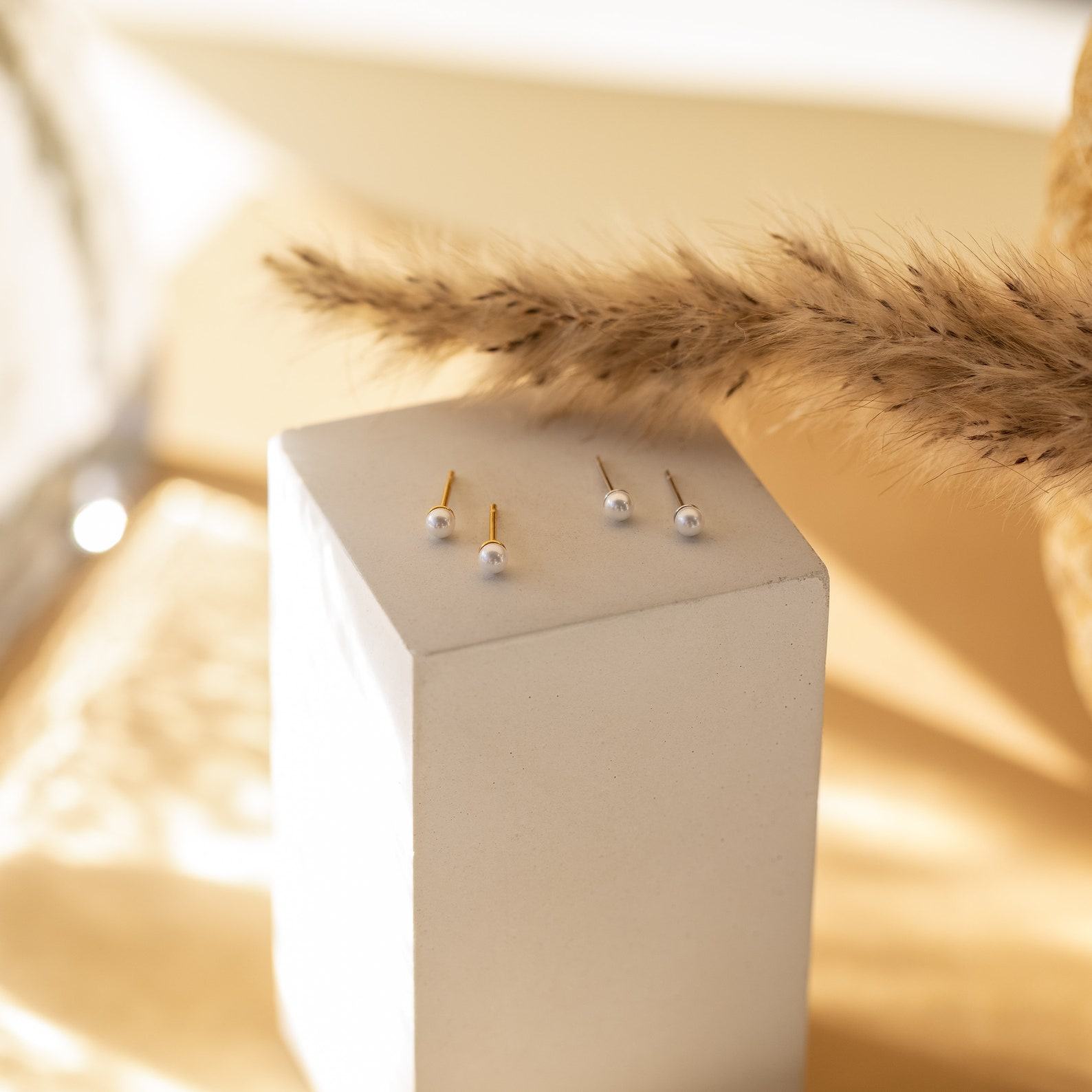 Petite Pearl Studs Timeless Elegance for Everyday Glamour
