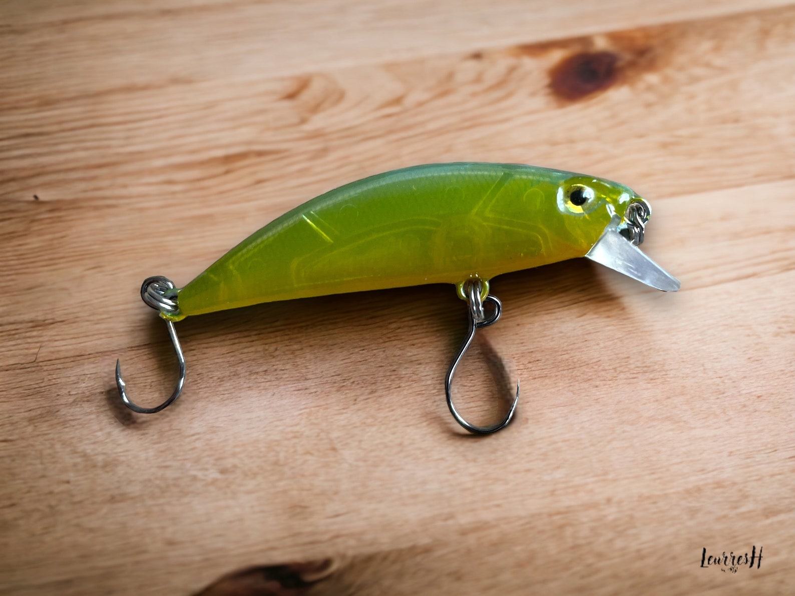 Phoxy Minnow Handcrafted Electro Lime Trout Lure for Anglers - Image 3