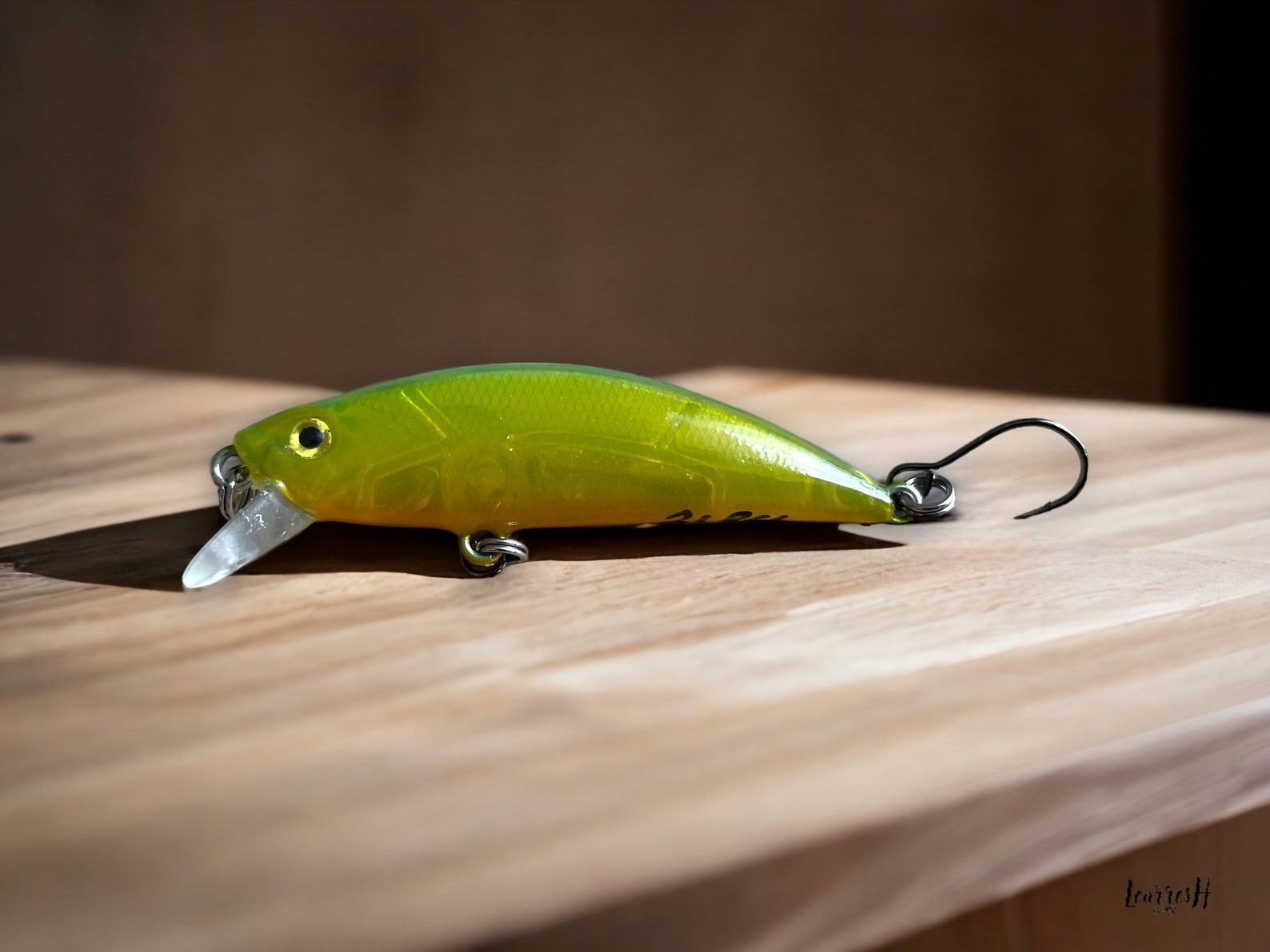 Phoxy Minnow Handcrafted Electro Lime Trout Lure for Anglers - Image 5
