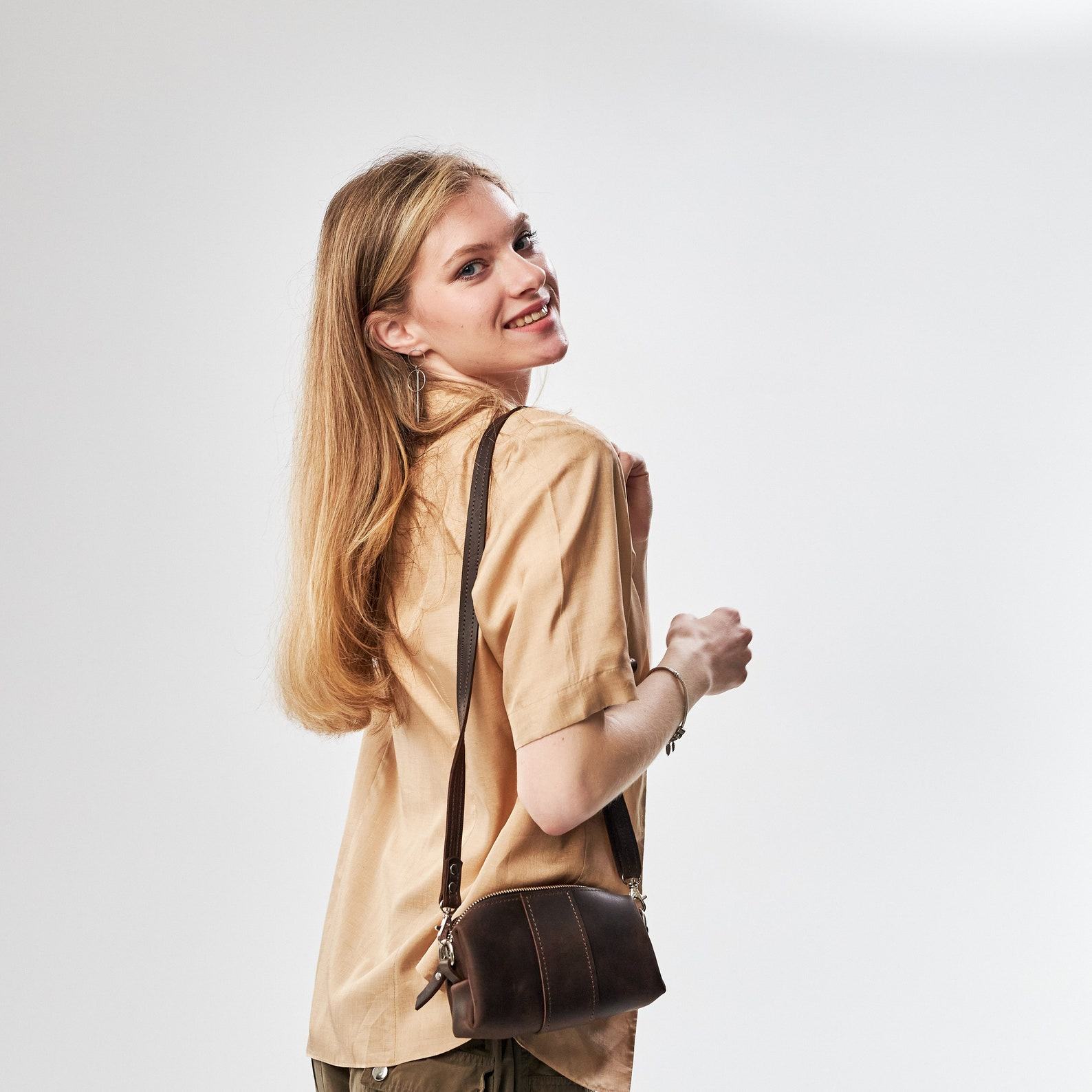 Premium Leather Phone Bag The Perfect Accessory for Style and Convenience