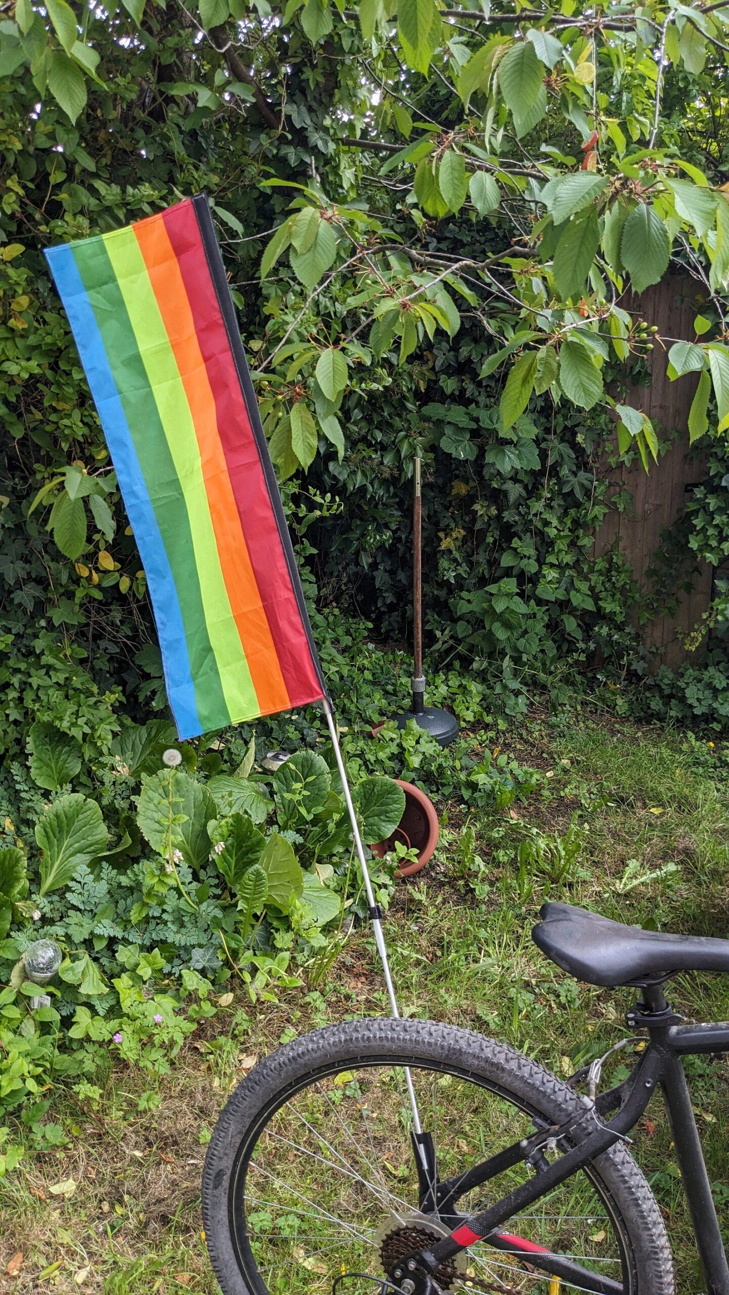Rainbow Visibility Flag Illuminate Your Ride, Enhance Safety - Image 5