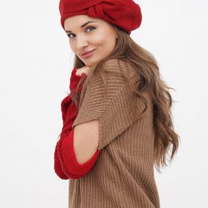Ravishing Red French Wool Beret A Chic Winter Accessory for Fashion-Savvy Women
