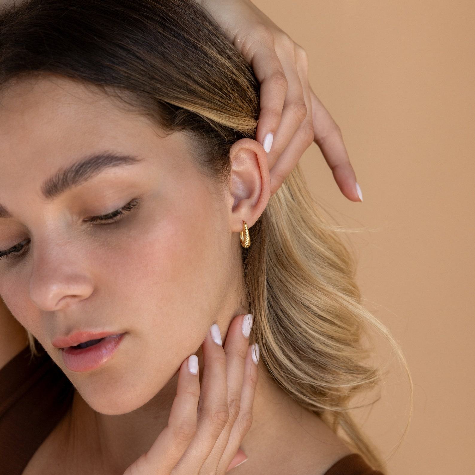 Ribbed Hoop Earrings Bold Geometric Statement Jewelry for a Chic Look