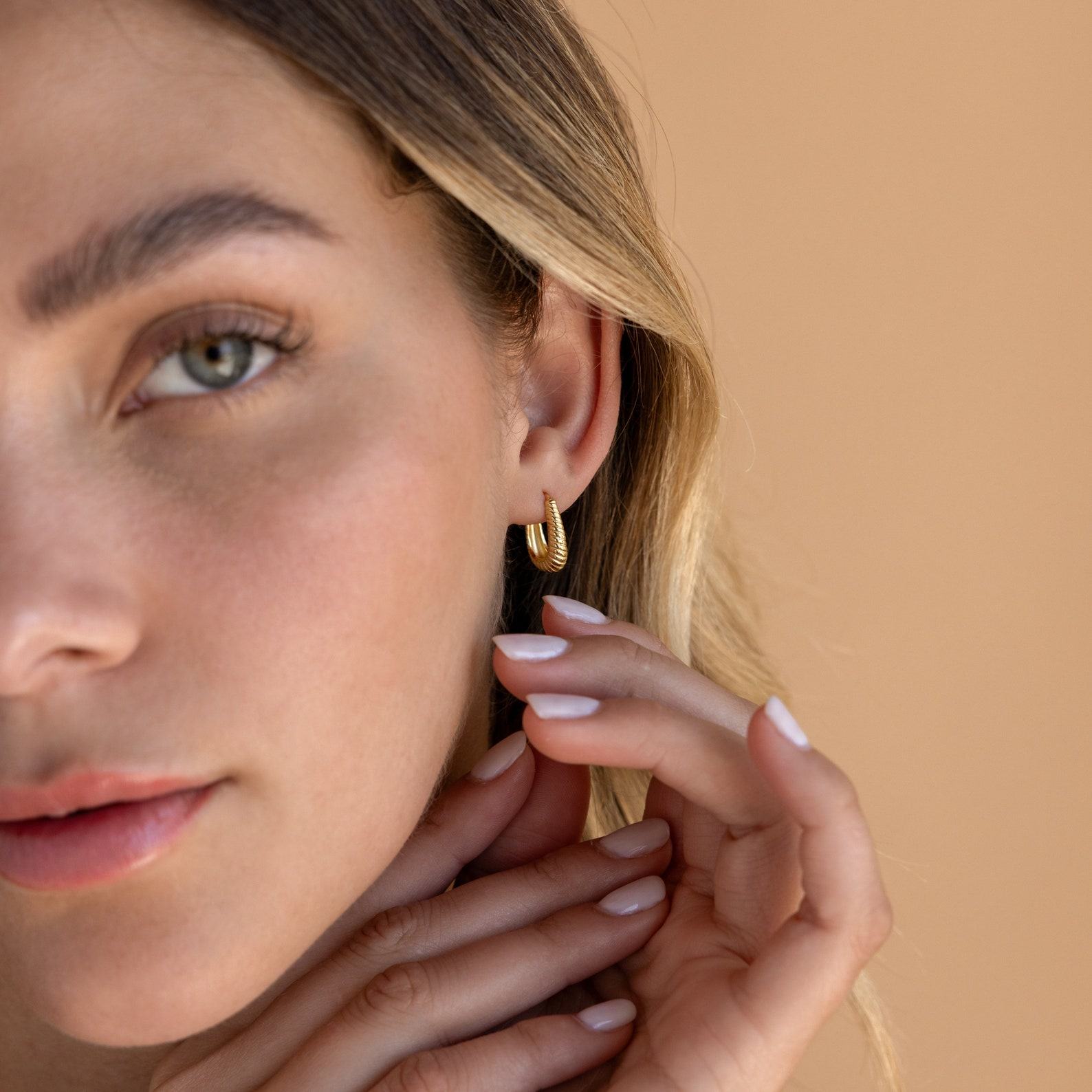 Ribbed Hoop Earrings Bold Geometric Statement Jewelry for a Chic Look