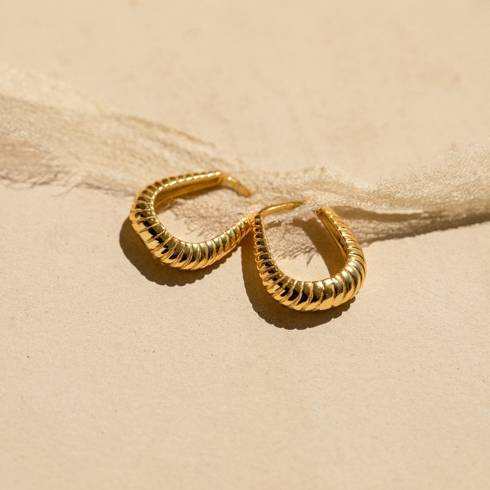 Ribbed Hoop Earrings Bold Geometric Statement Jewelry for a Chic Look
