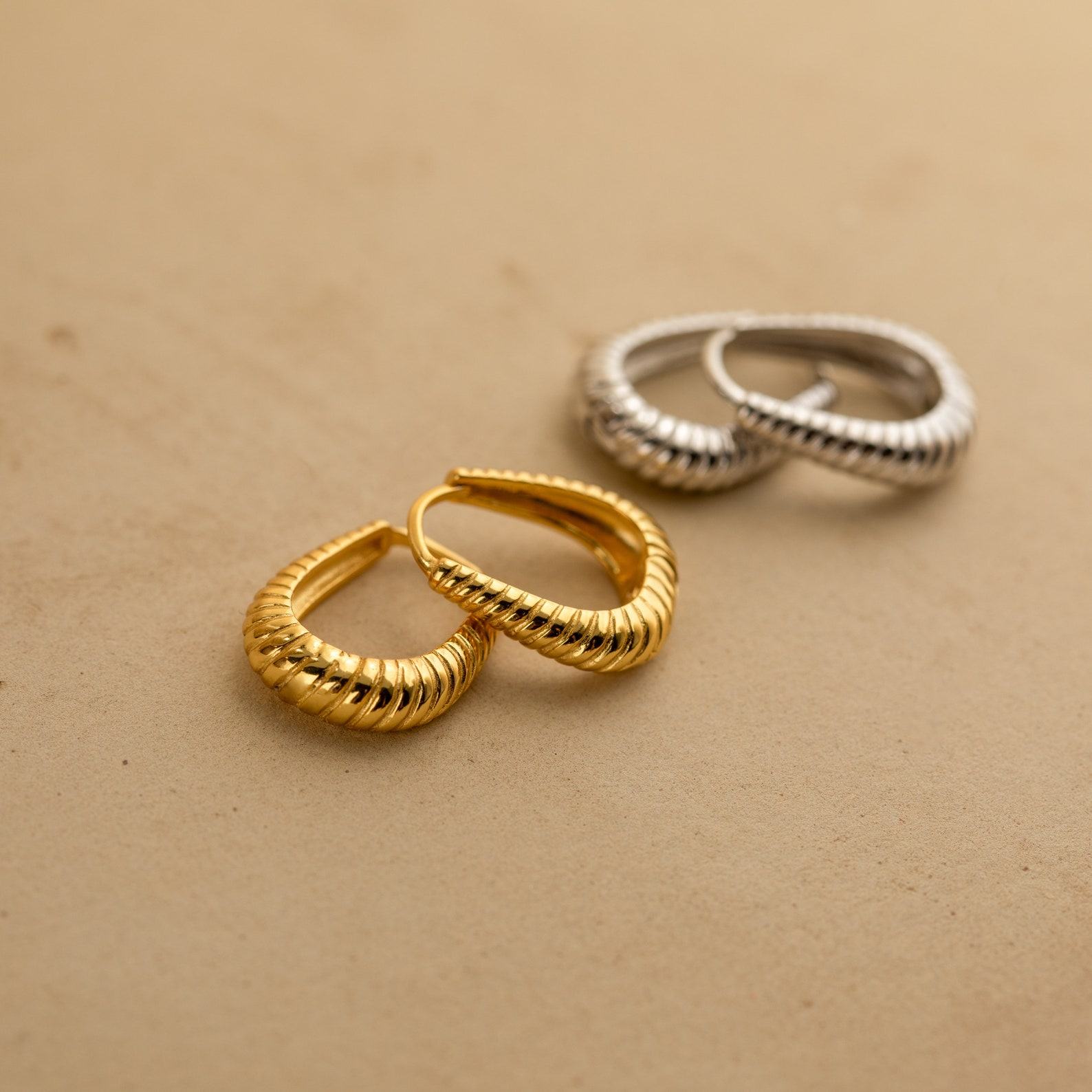 Ribbed Hoop Earrings Bold Geometric Statement Jewelry for a Chic Look