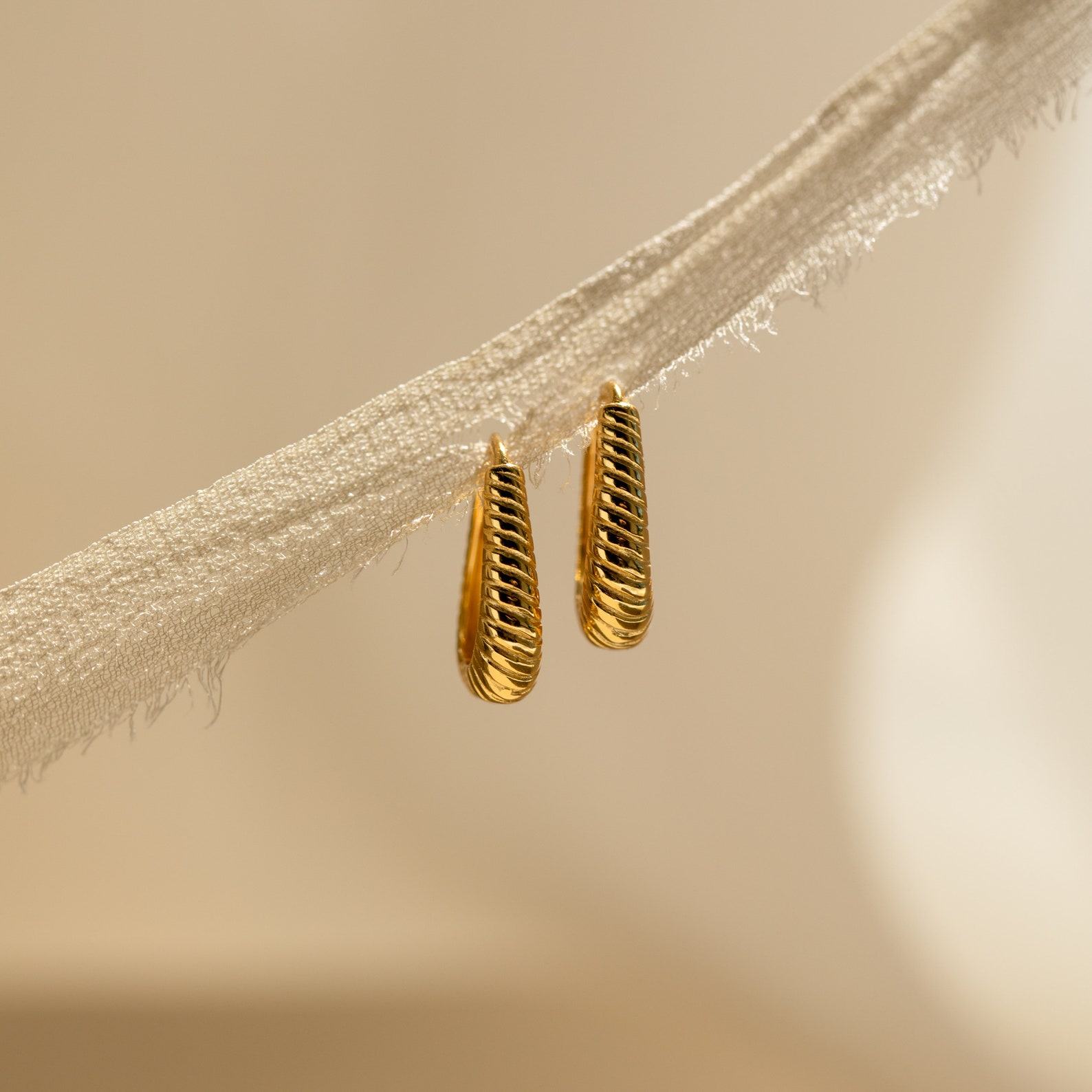 Ribbed Hoop Earrings Bold Geometric Statement Jewelry for a Chic Look