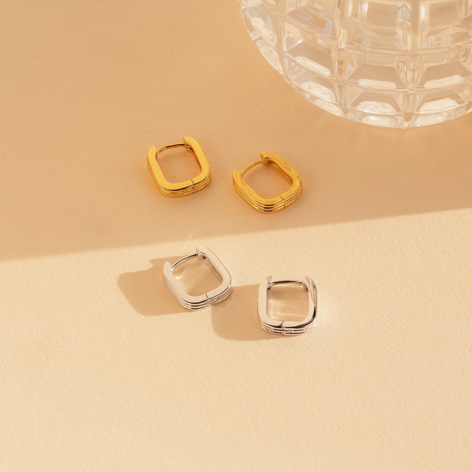 Ribbed Rectangle Link Hoops Minimalist Geometric Earrings for a Chic and Modern Look