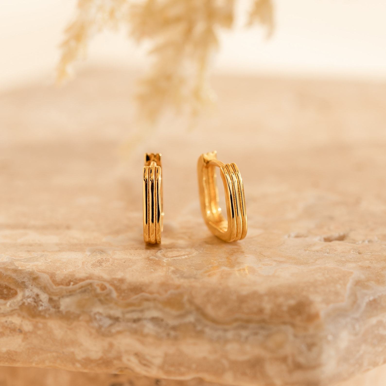 Ribbed Rectangle Link Hoops Minimalist Geometric Earrings for a Chic and Modern Look