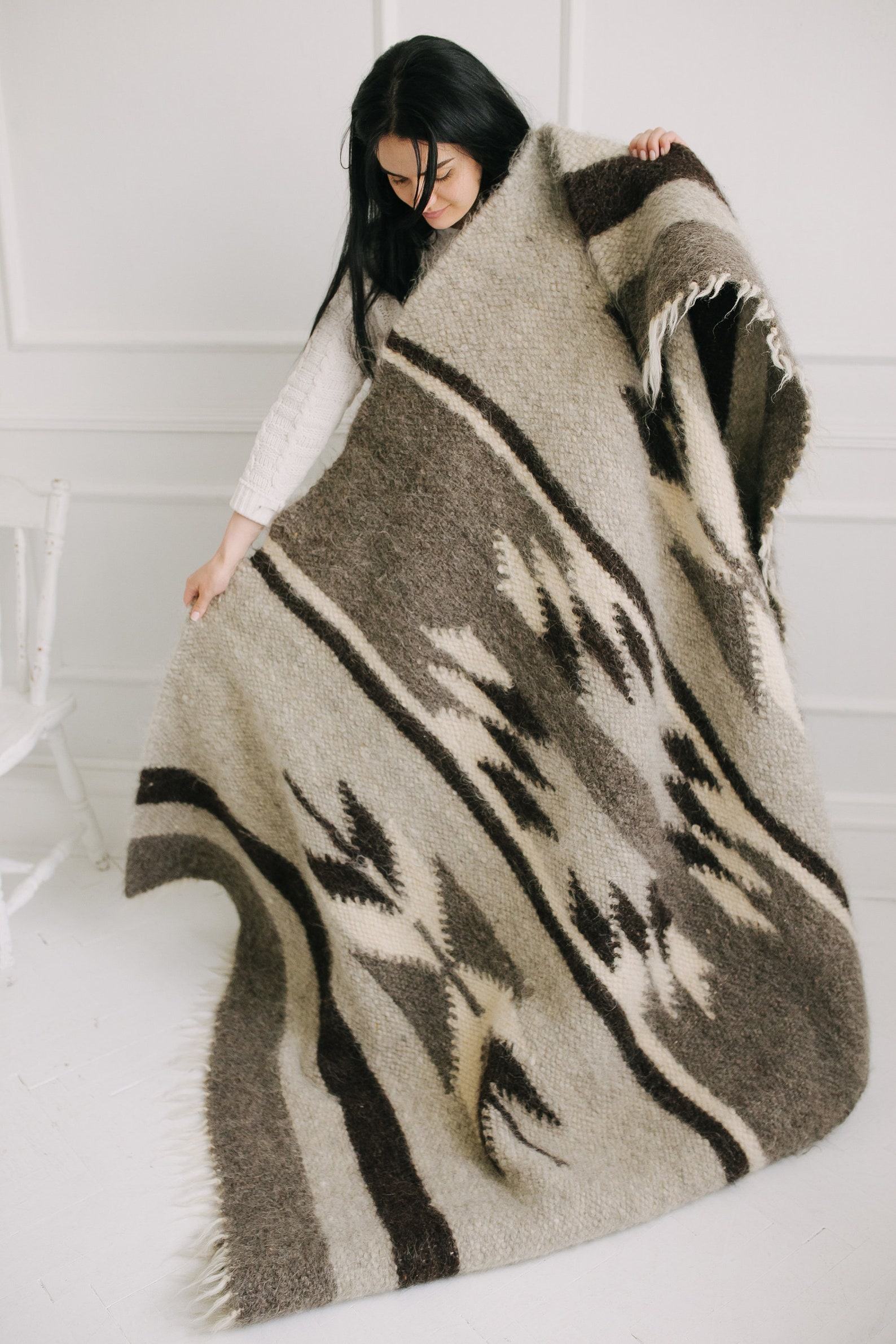Rustic Ukrainian Lizhnyk Wool Throw Blanket Cozy Warmth for Your Bed - Image 3