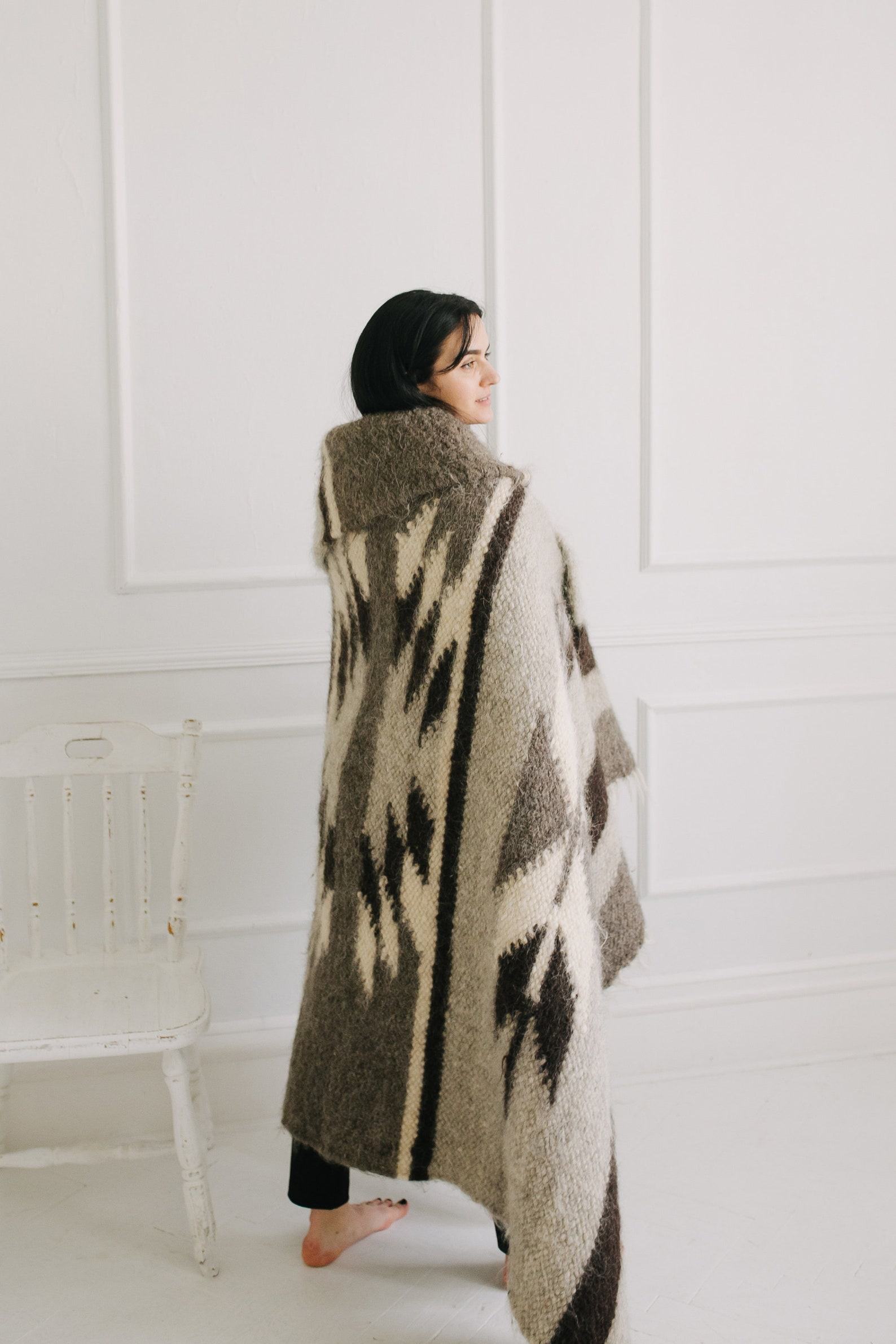 Rustic Ukrainian Lizhnyk Wool Throw Blanket Cozy Warmth for Your Bed - Image 2