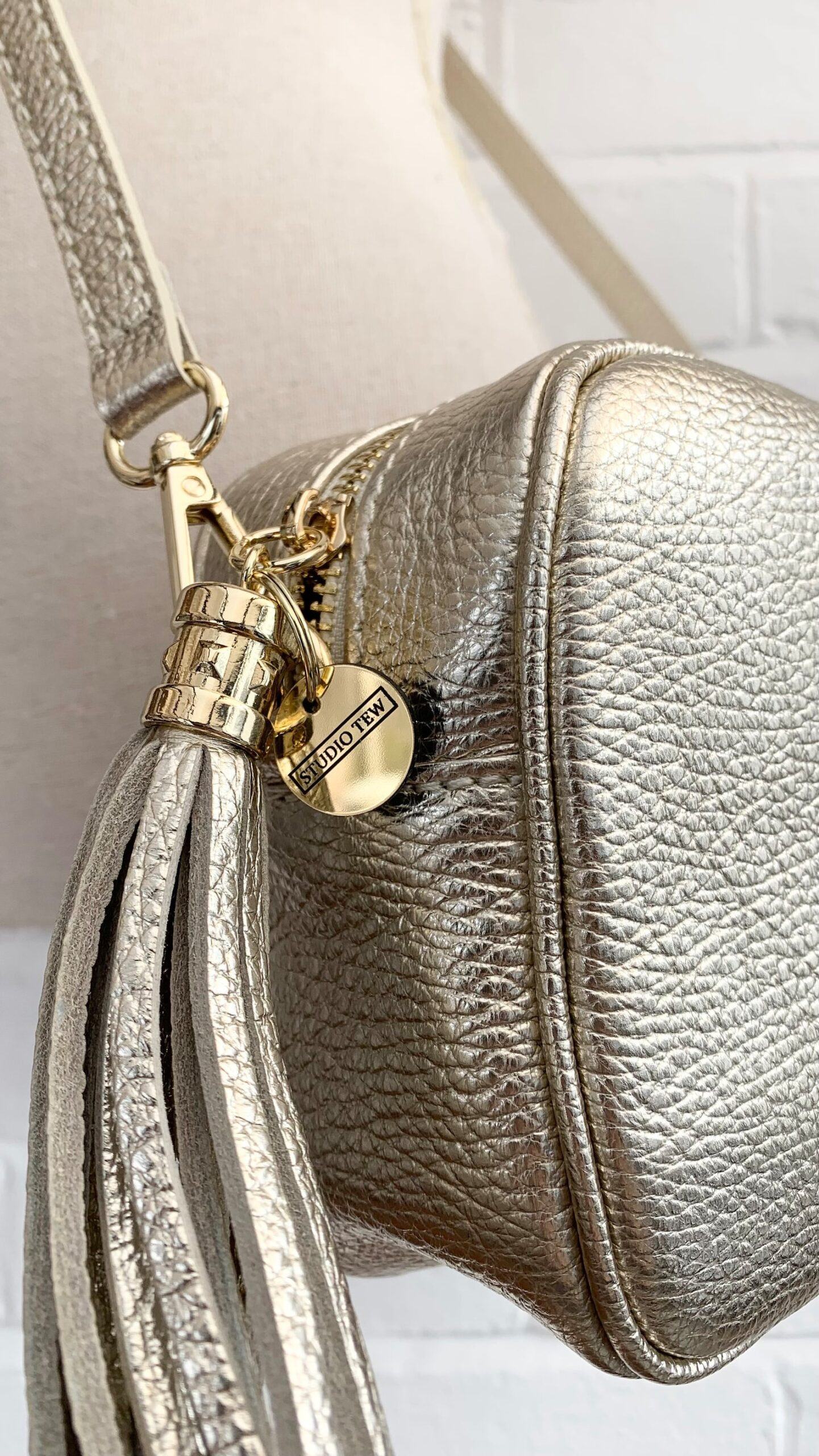 Shimmering Metallic Crossbody The Perfect Accessory for Weddings and Special Occasions - Image 4