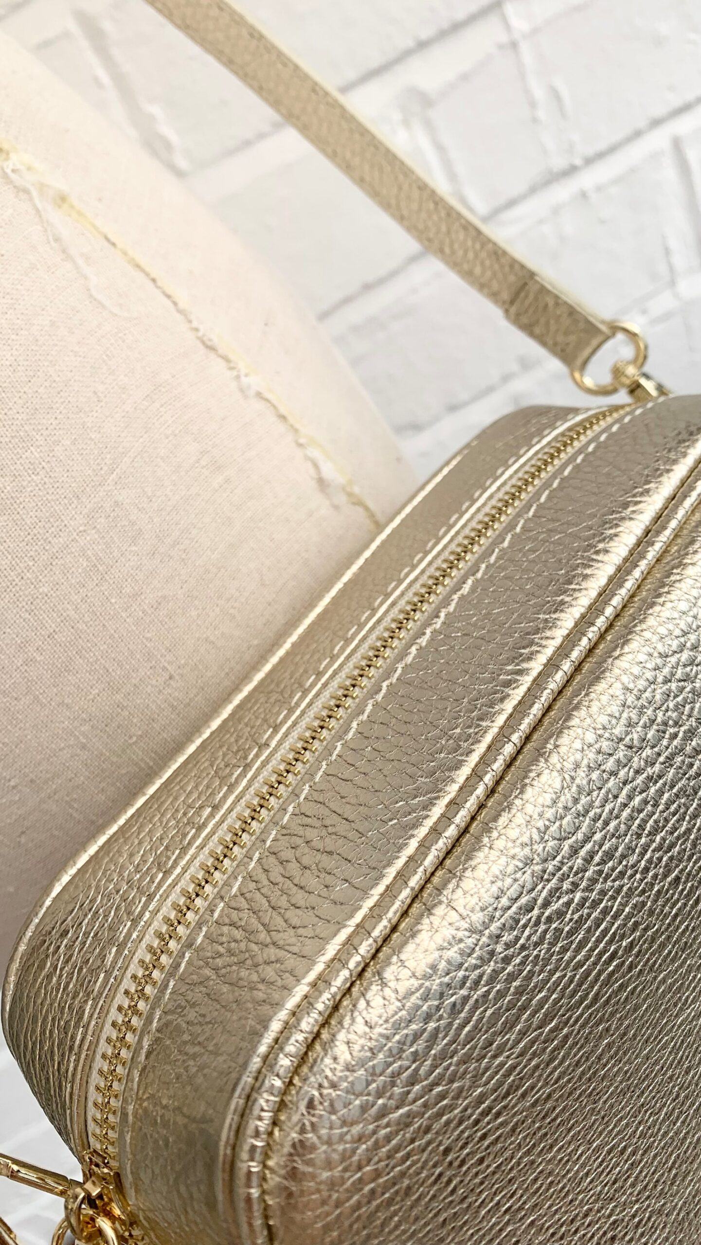 Shimmering Metallic Crossbody The Perfect Accessory for Weddings and Special Occasions - Image 3